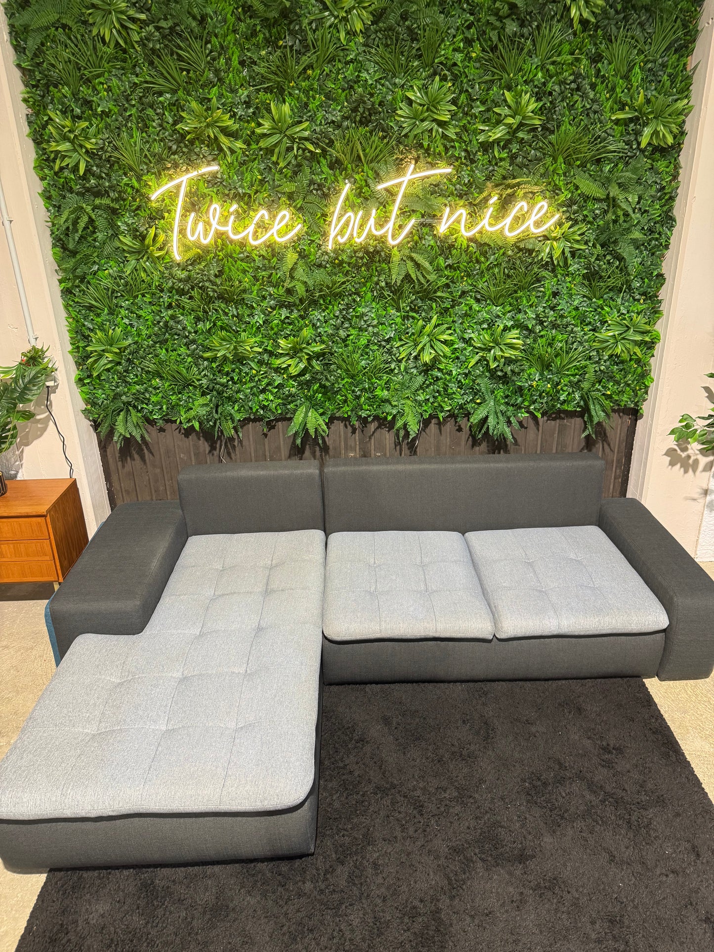 Ecksofa mit Schlaffunktion + 2 Hocker