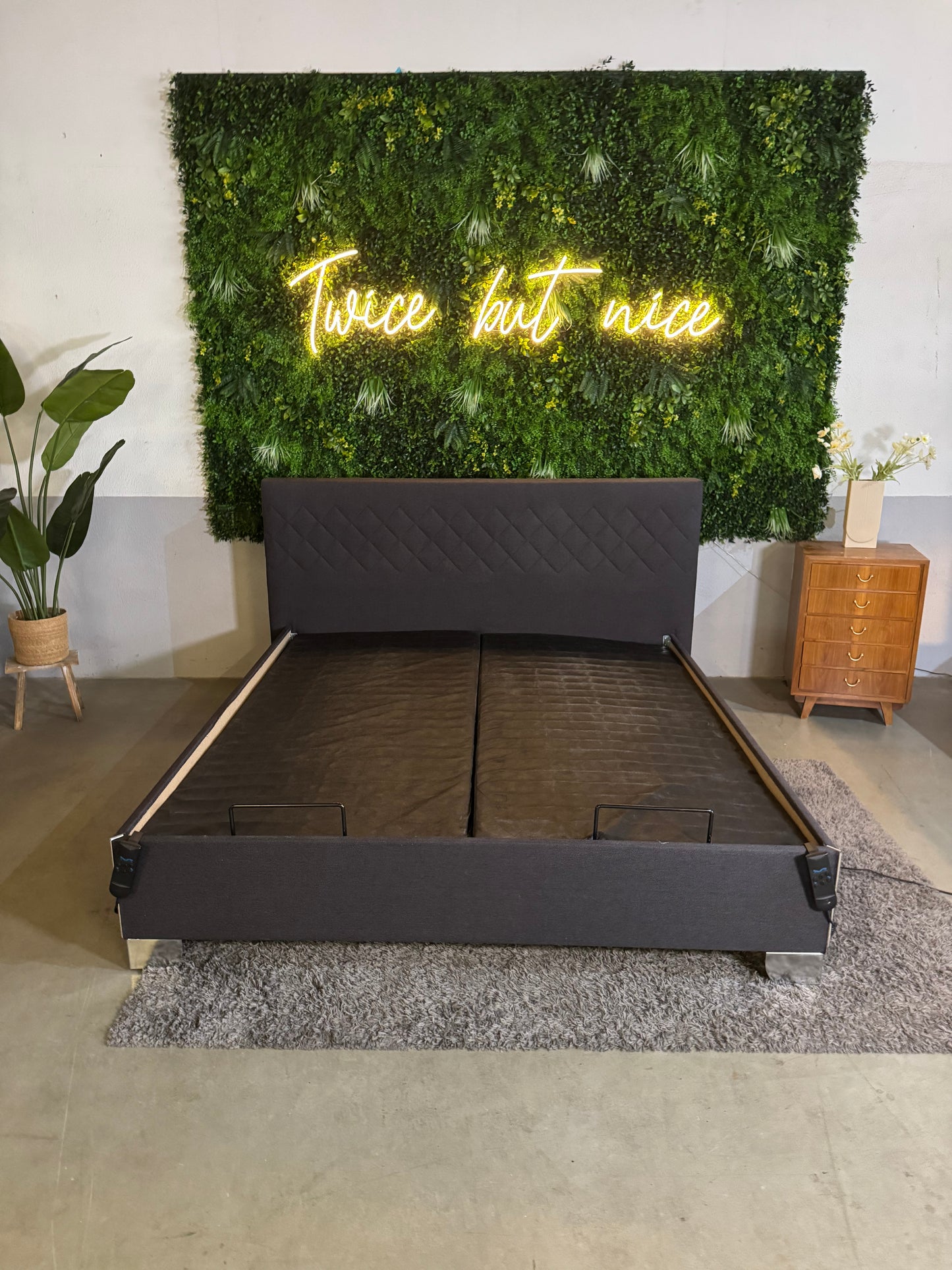 Boxspringbett(180x200cm) mit elektr. verstellbaren Lattenroste