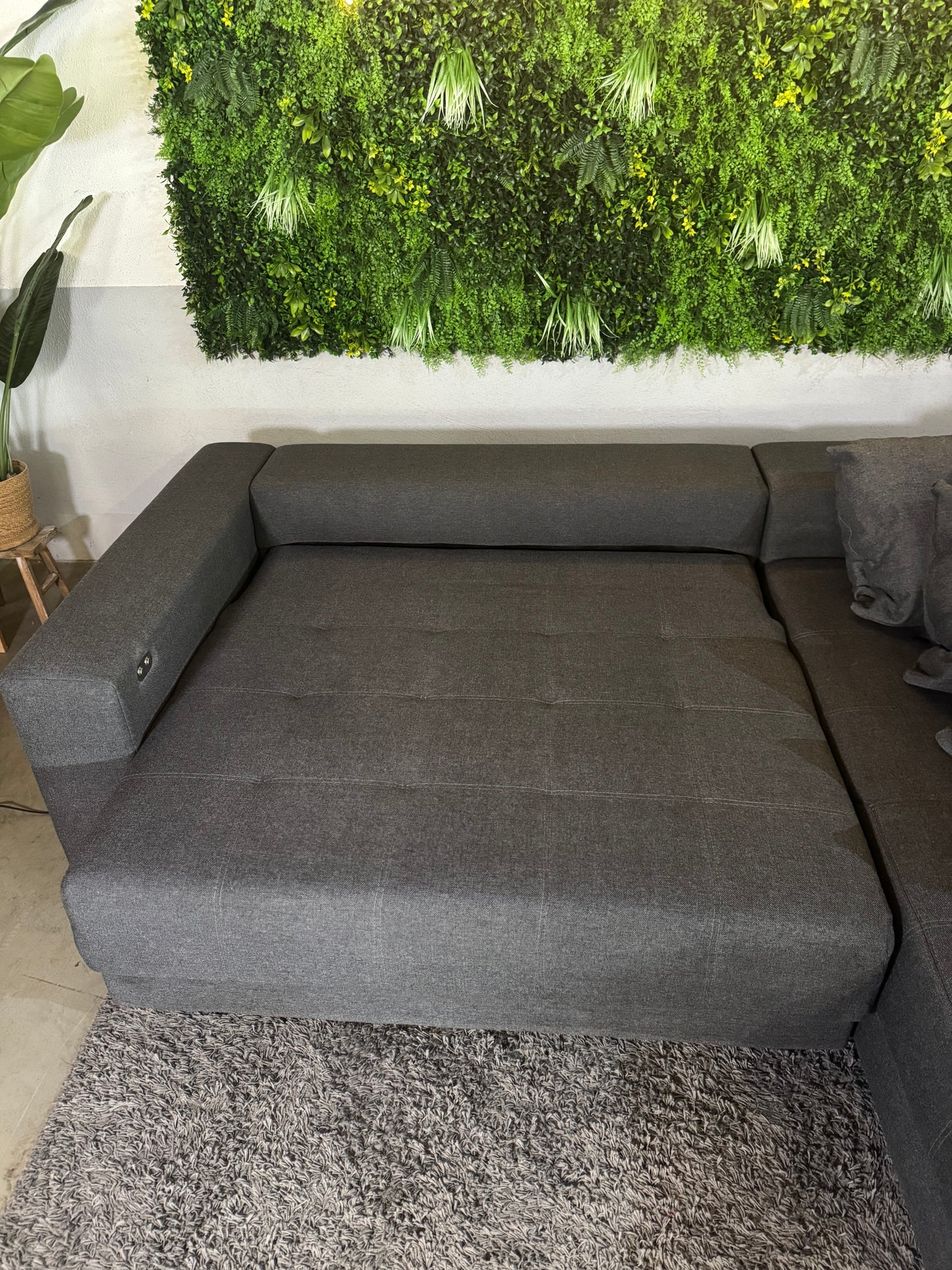 Ecksofa mit elektrischer Ausziehfunktion