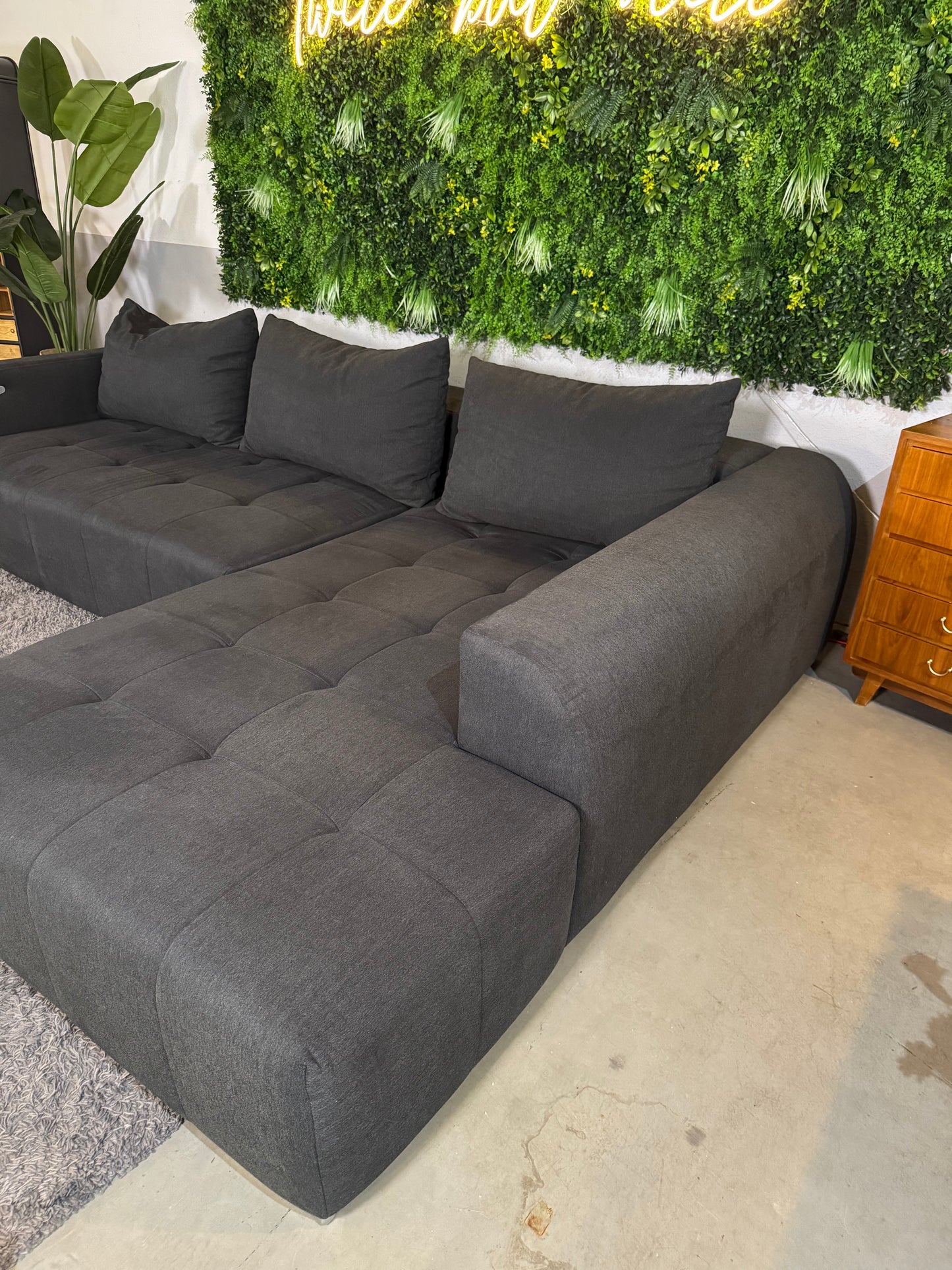 Ecksofa mit elektrischer Ausziehfunktion