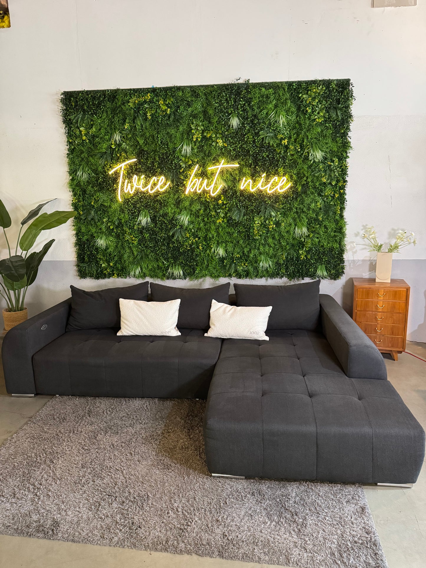 Ecksofa mit elektrischer Ausziehfunktion