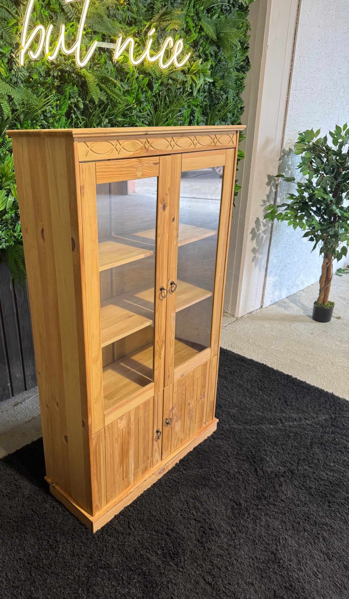 Massivholz/Kieferholz Vitrine geölt