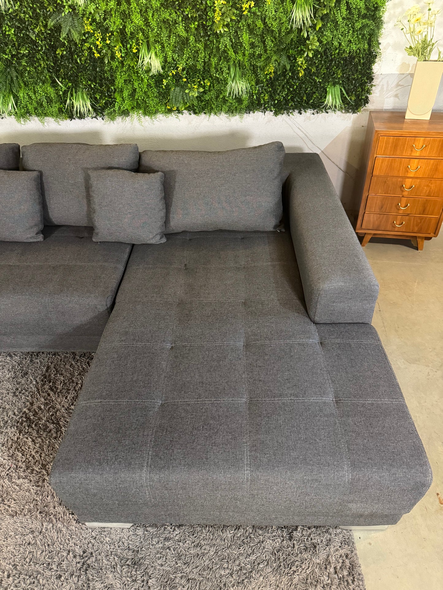 Ecksofa mit elektrischer Ausziehfunktion