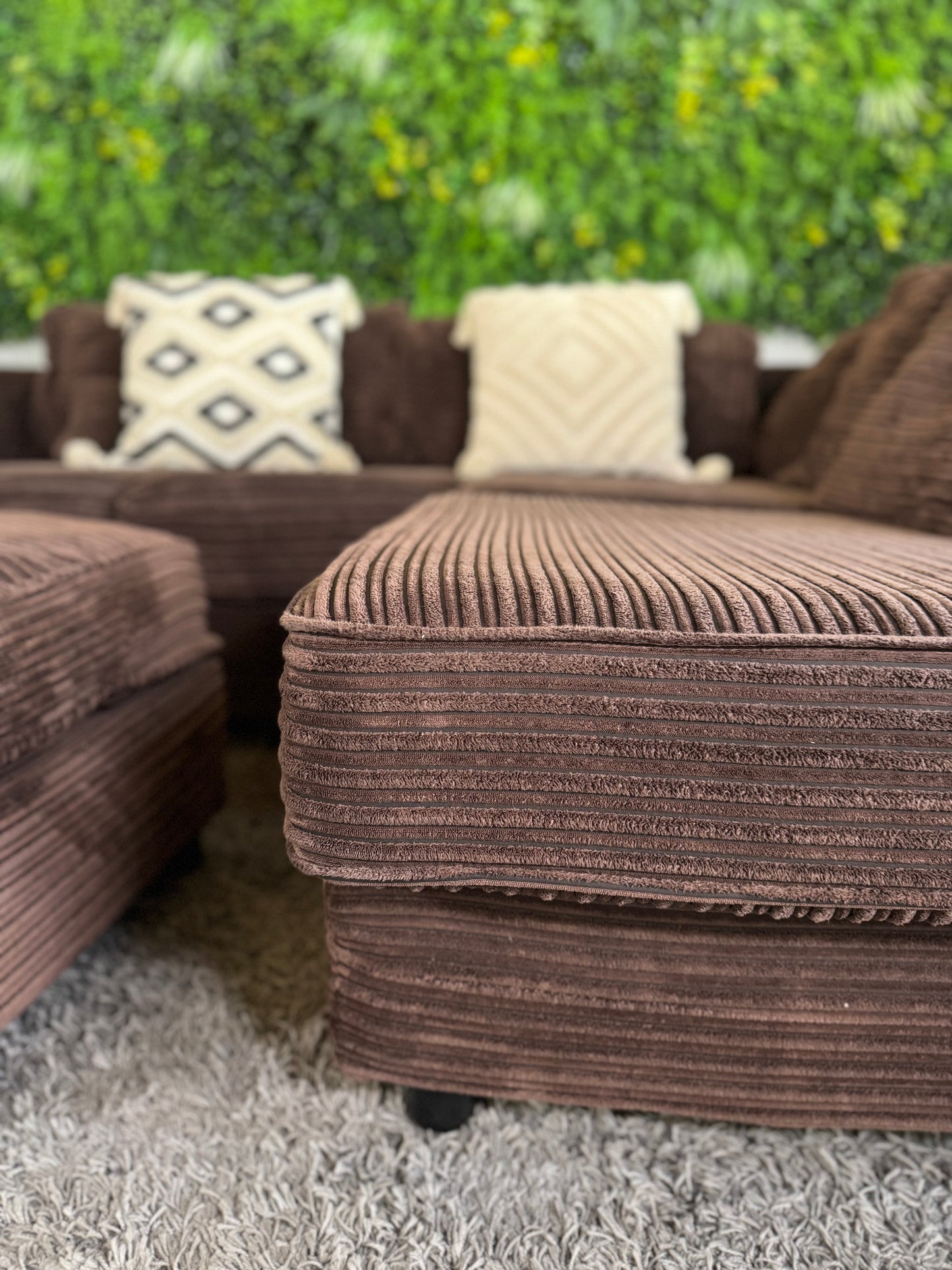 Cord Ecksofa mit Hocker