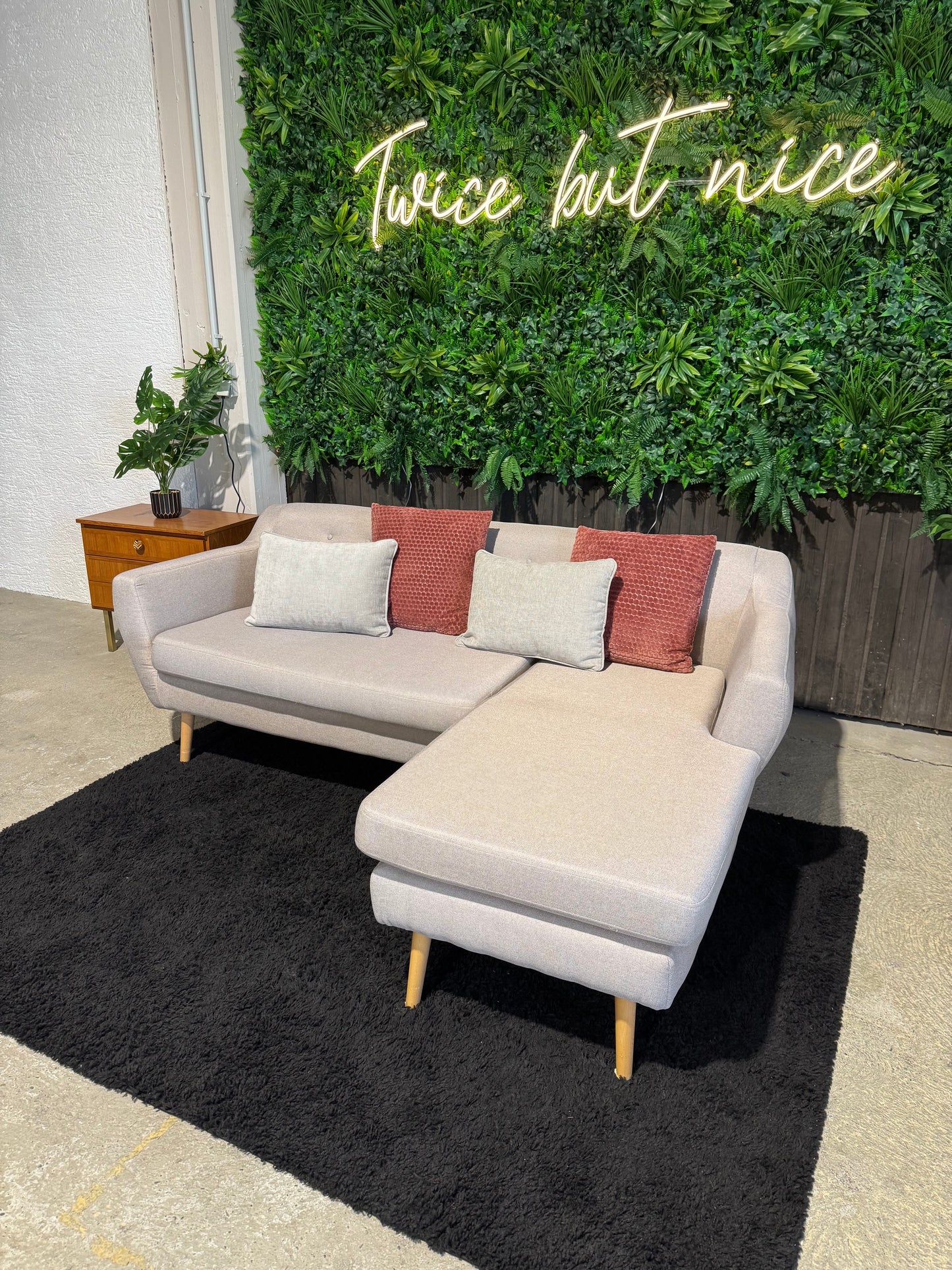 Hellgraues Ecksofa
