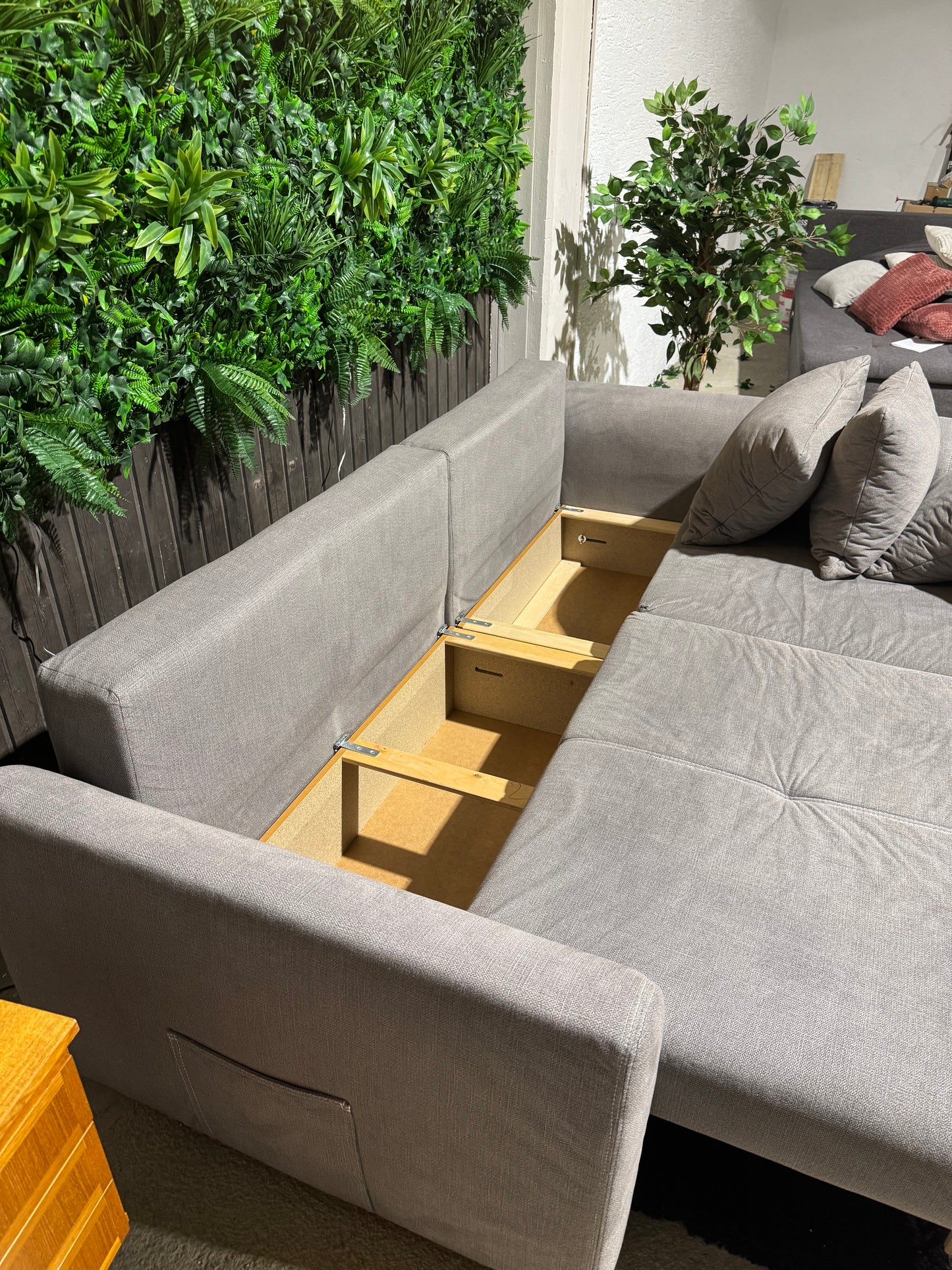 Schlafsofa mit zwei Bettkästen