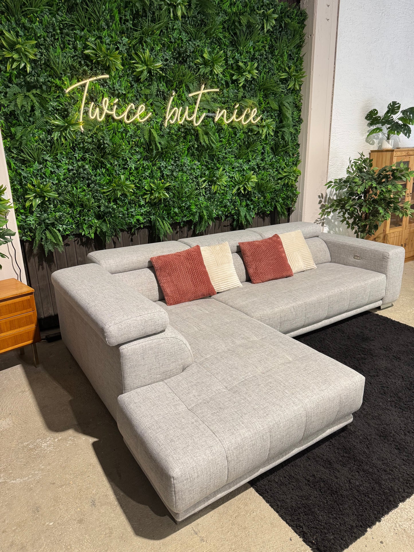 Ecksofa mit elektrischer Ausziehfunktion