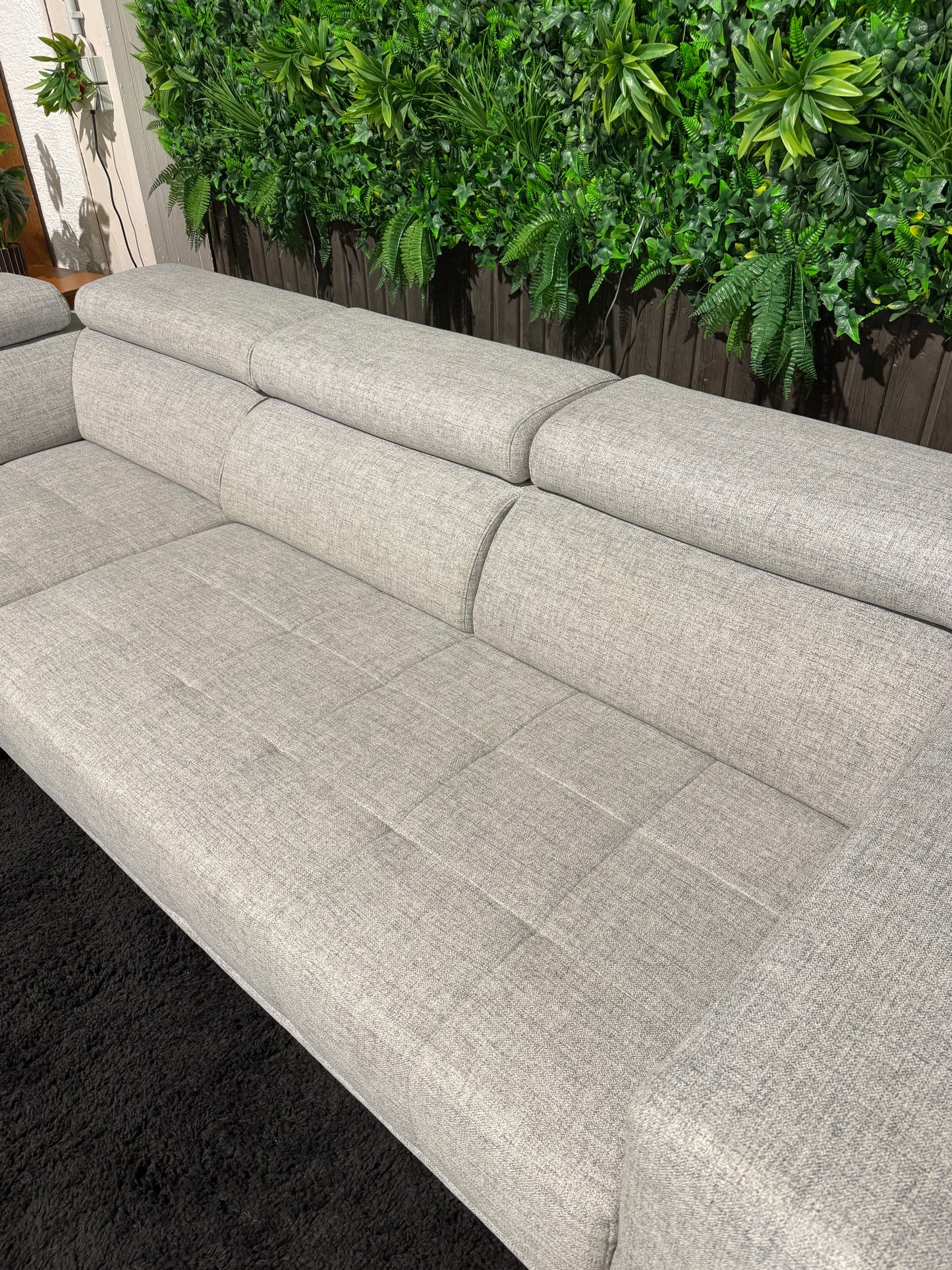 Ecksofa mit elektrischer Ausziehfunktion