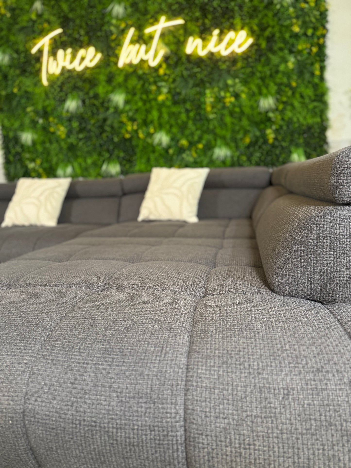 XXL Ecksofa mit verstellbaren Kopflehnen