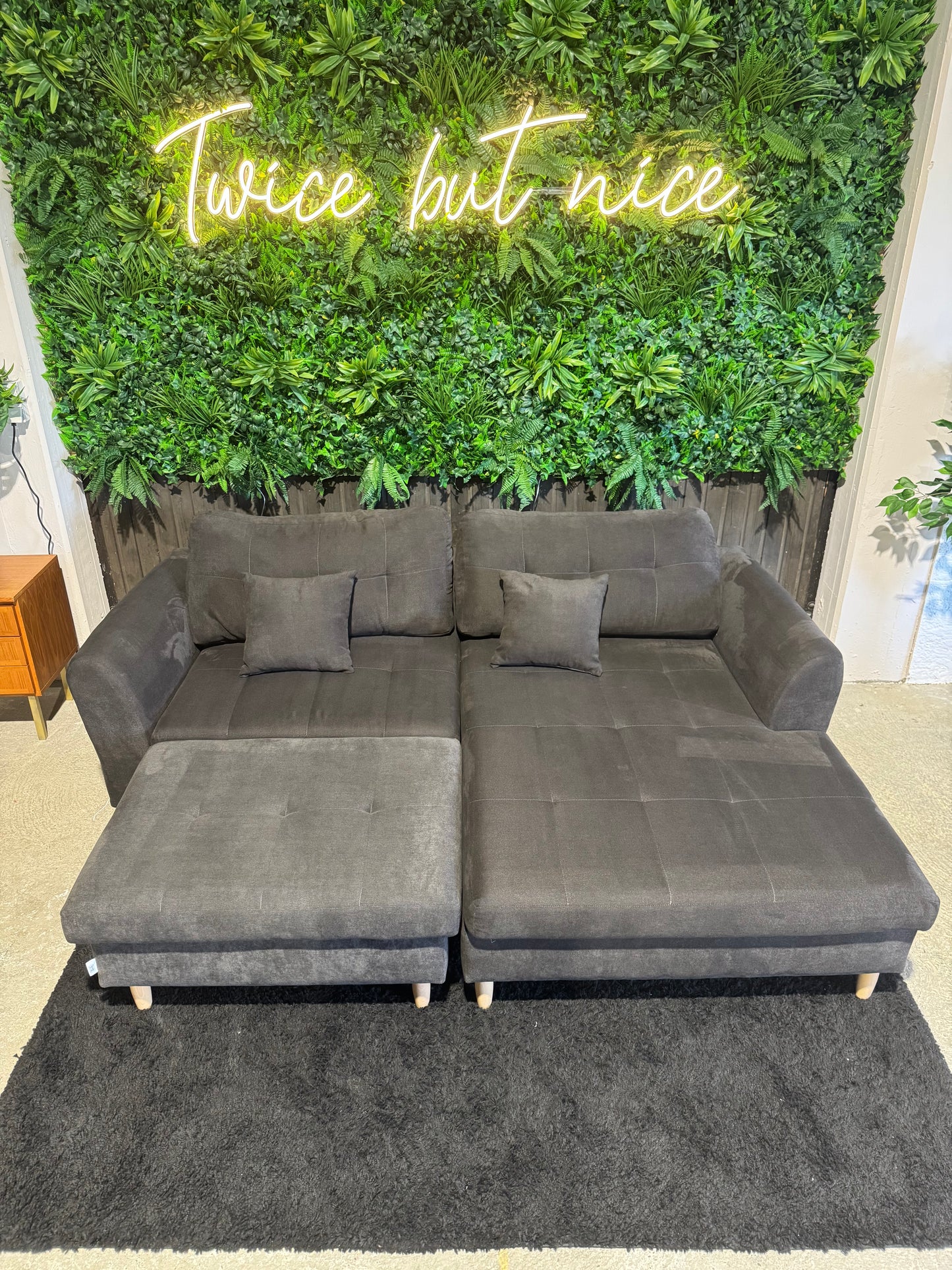 „Ti‘me your style“ Ecksofa mit Hocker