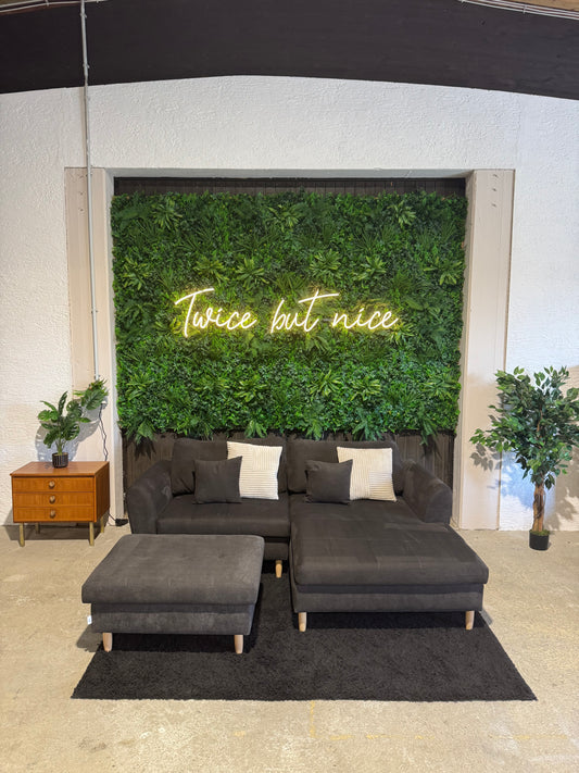 „Ti‘me your style“ Ecksofa mit Hocker