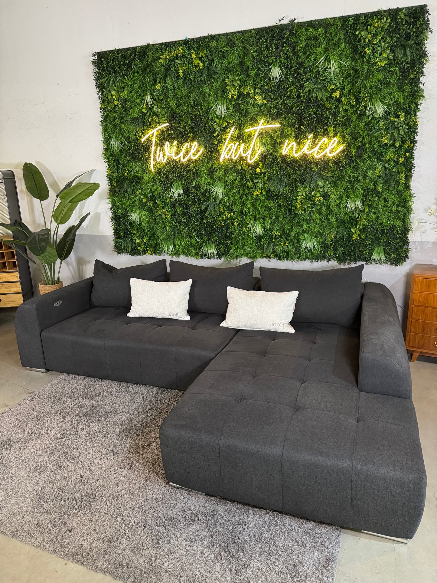 Ecksofa mit elektrischer Ausziehfunktion