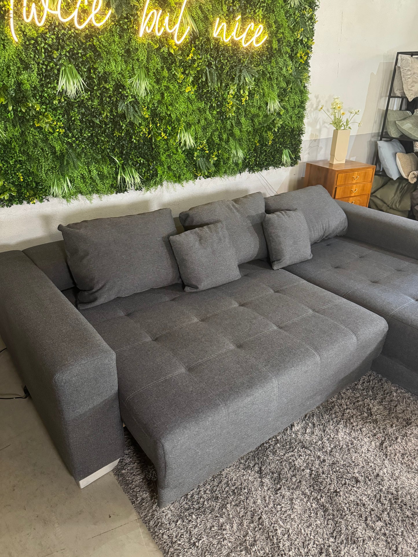 Ecksofa mit elektrischer Ausziehfunktion