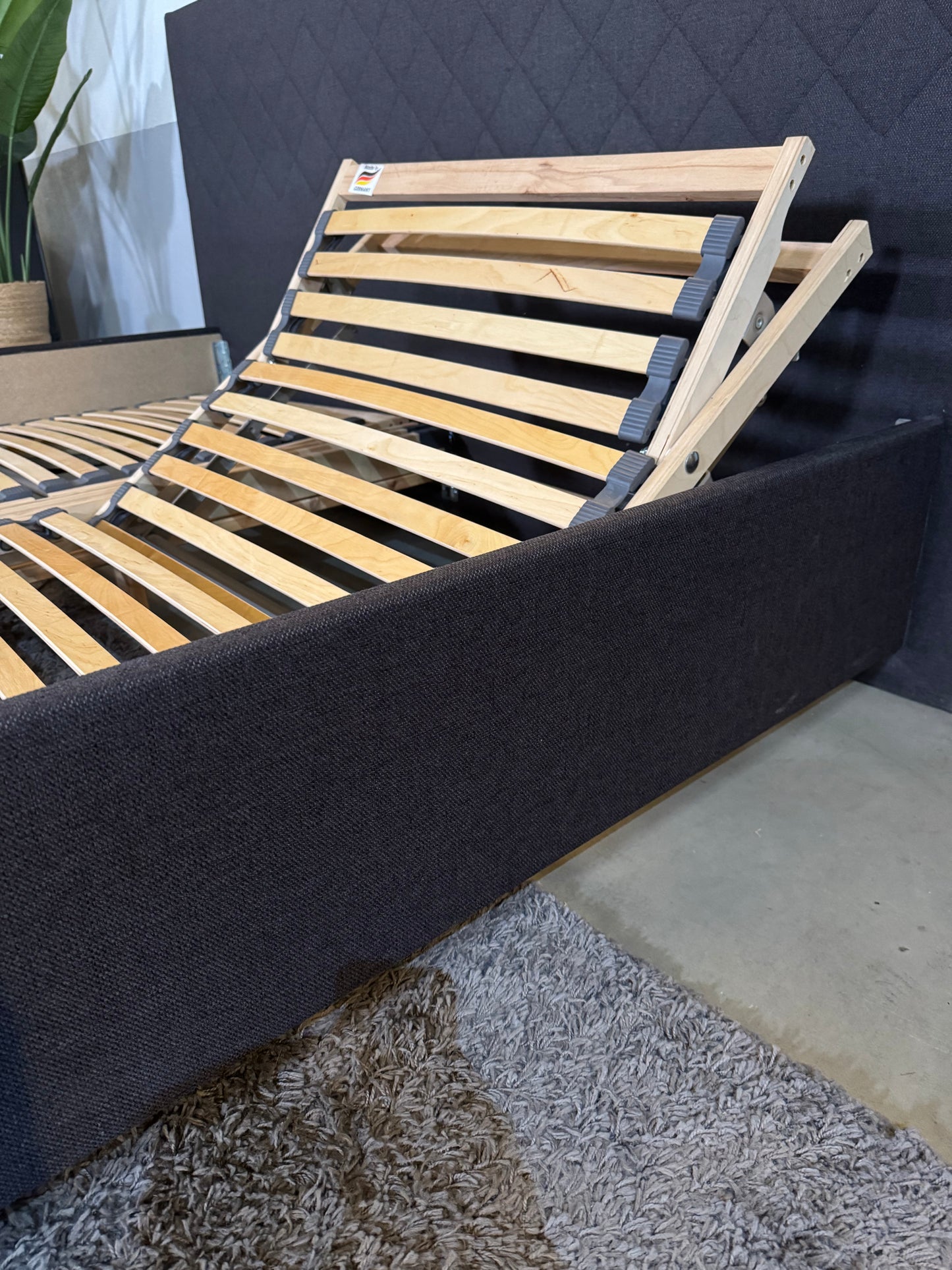 Boxspringbett(180x200cm) mit elektr. verstellbaren Lattenroste