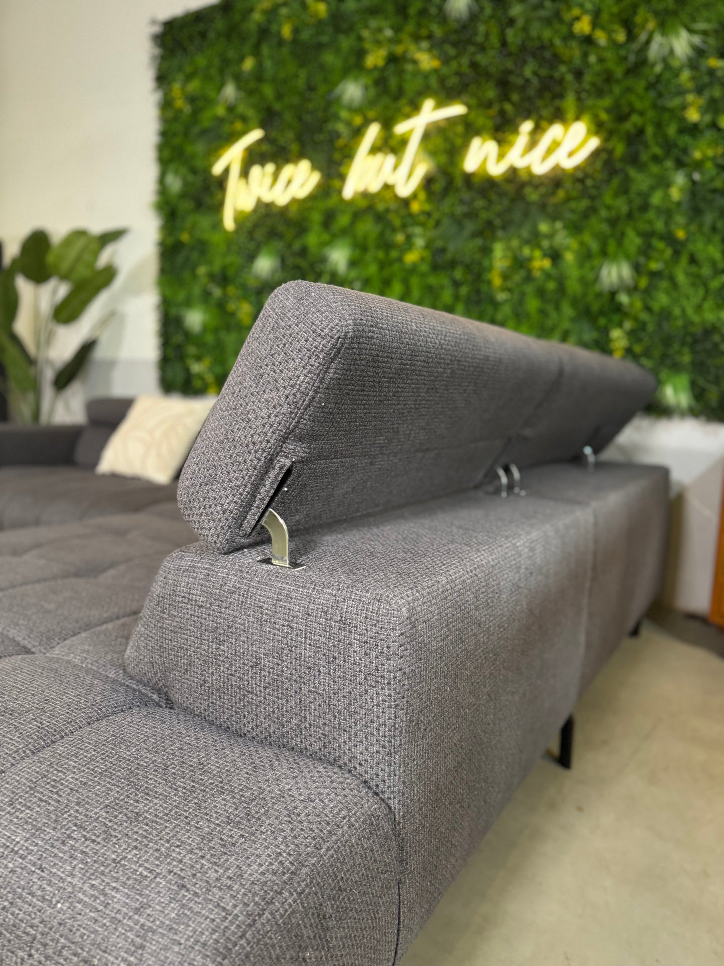 XXL Ecksofa mit verstellbaren Kopflehnen