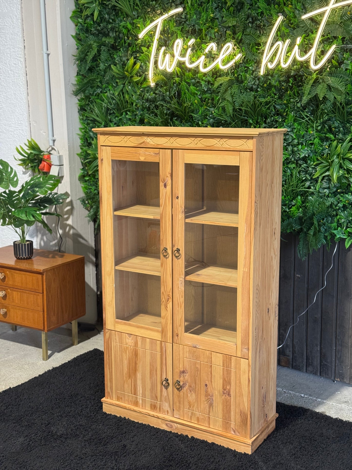 Massivholz/Kieferholz Vitrine geölt