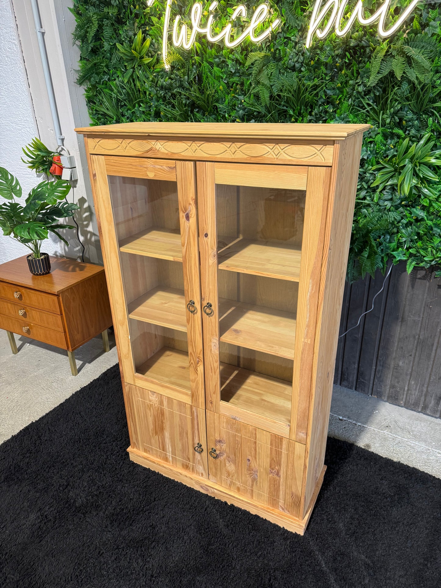 Massivholz/Kieferholz Vitrine geölt