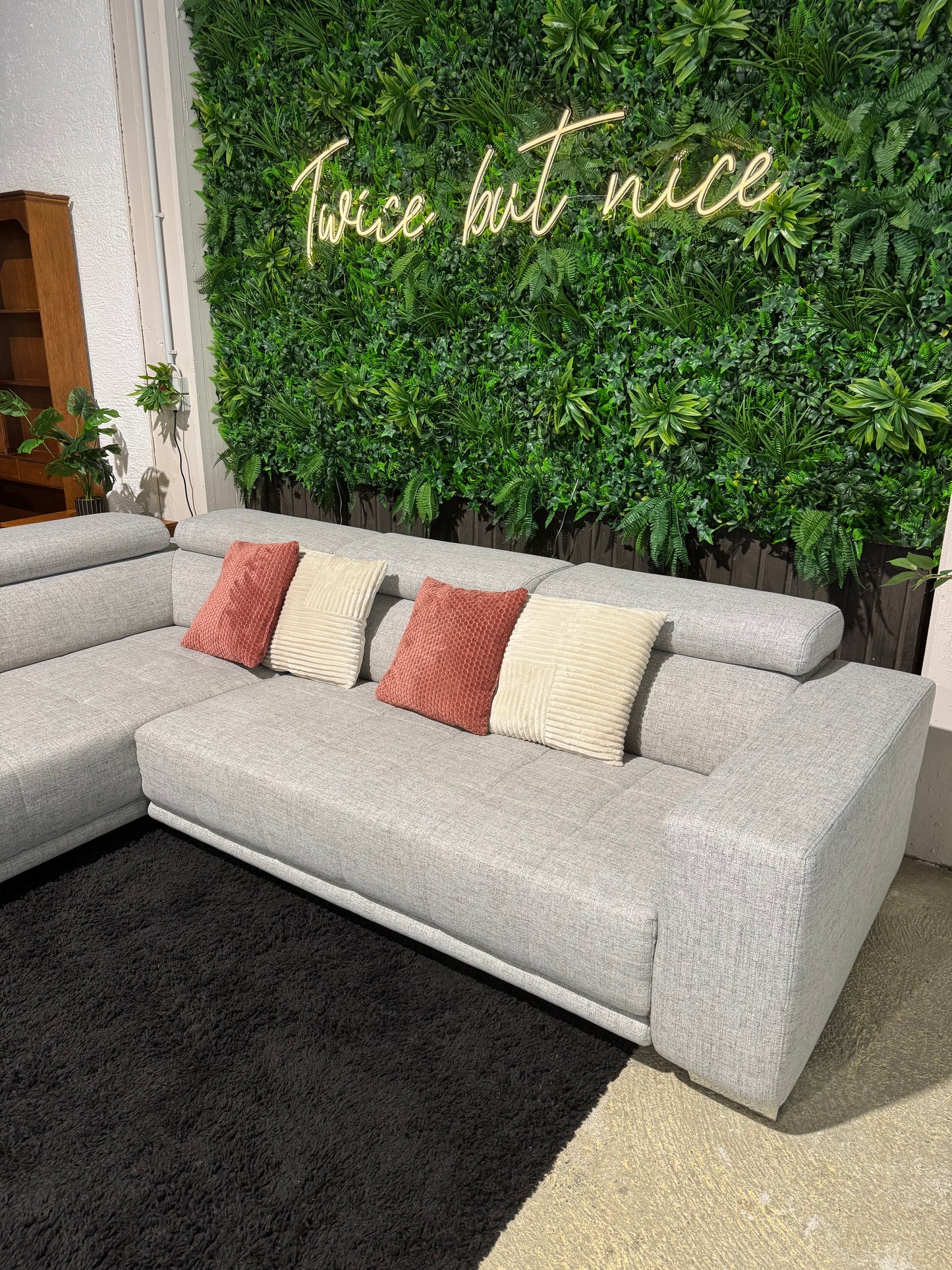 Ecksofa mit elektrischer Ausziehfunktion