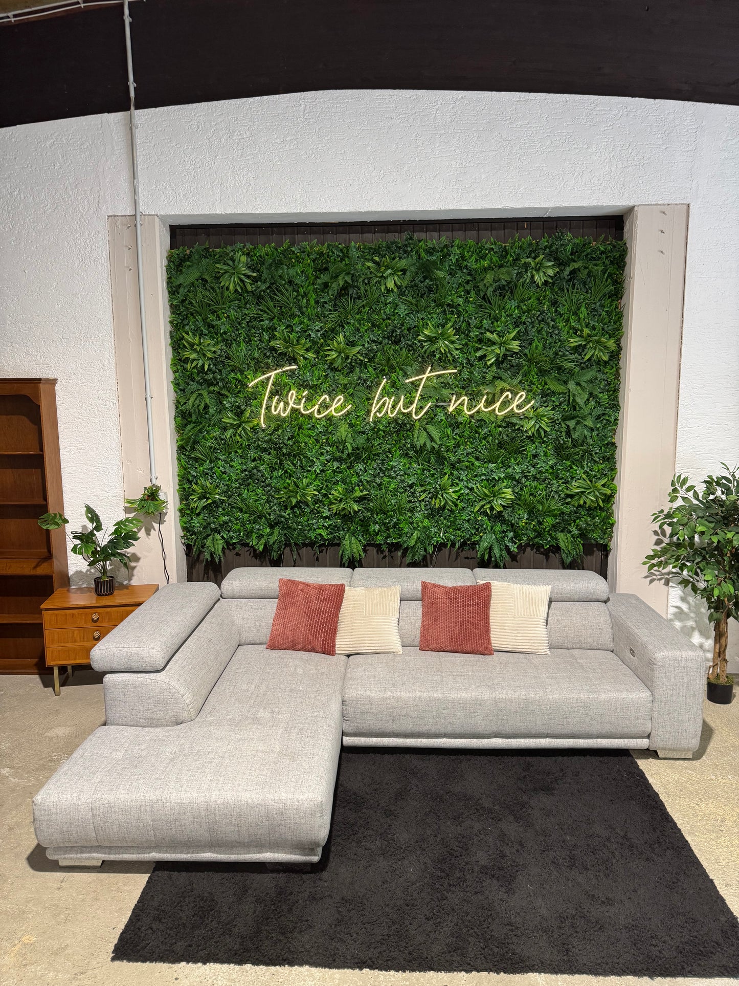 Ecksofa mit elektrischer Ausziehfunktion
