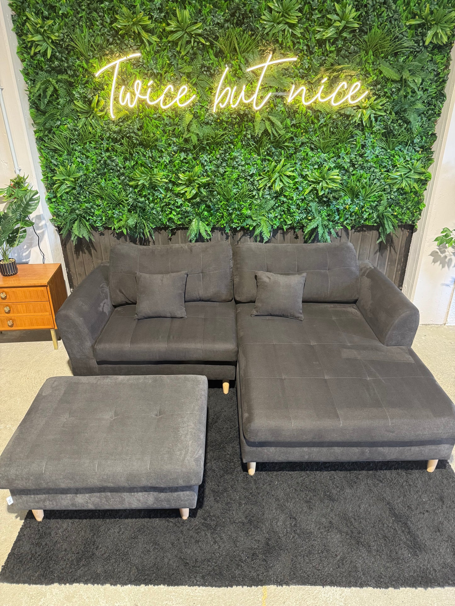 „Ti‘me your style“ Ecksofa mit Hocker