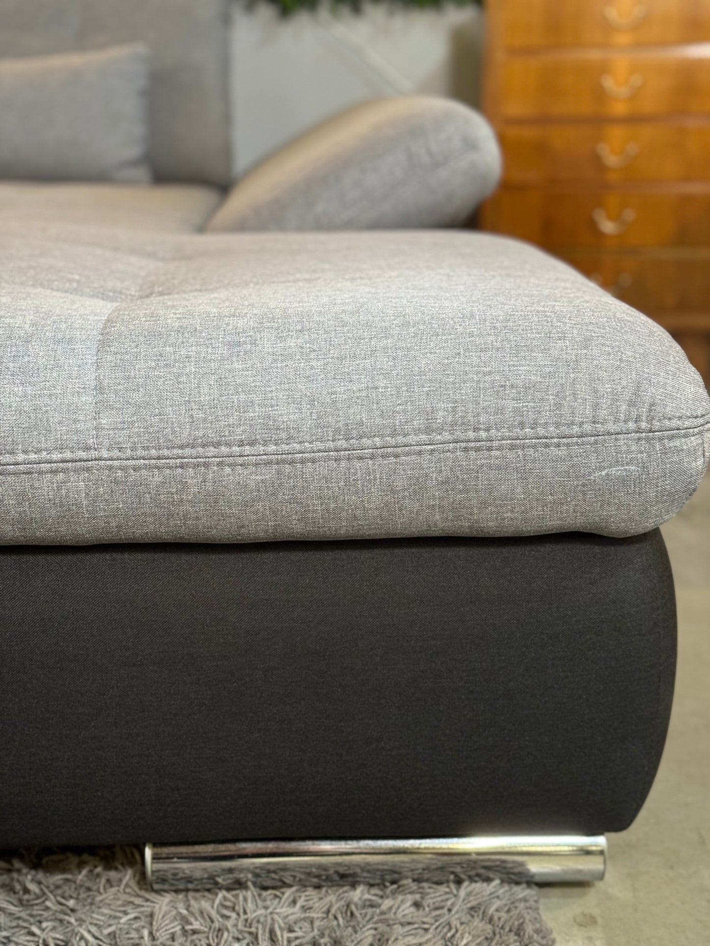 Ecksofa mit Schlaffunktion & verstellbaren Lehnen