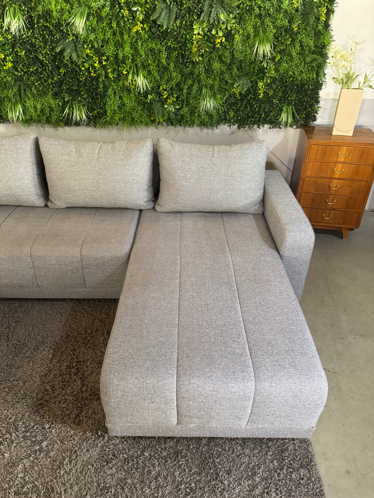 Modernes Ecksofa mit Schlaffunktion (beidseitig montierbar)