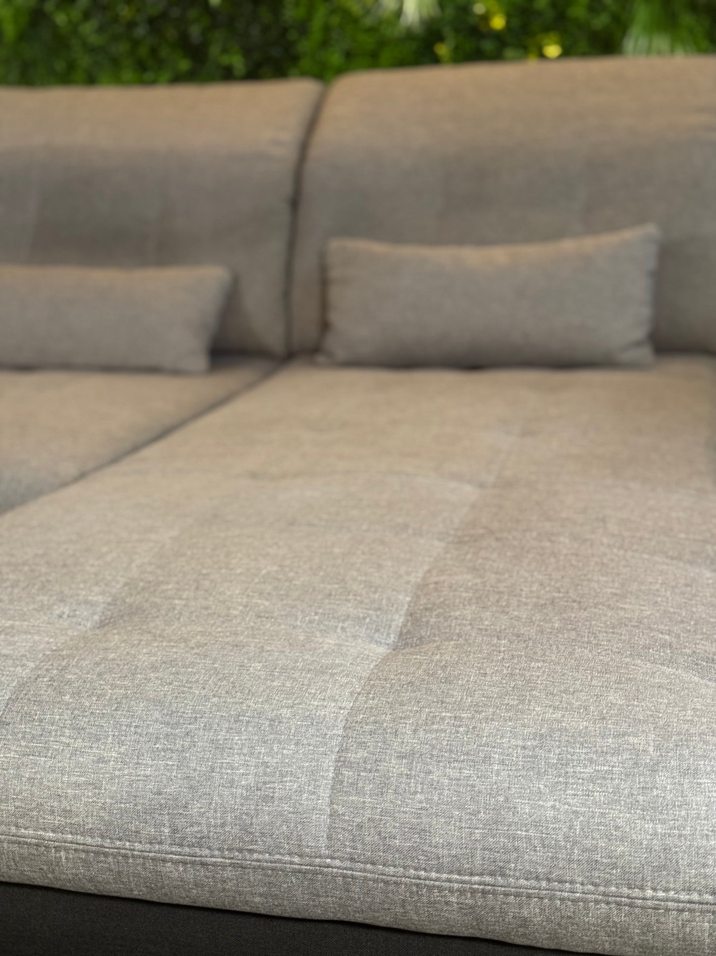 Ecksofa mit Schlaffunktion & verstellbaren Lehnen