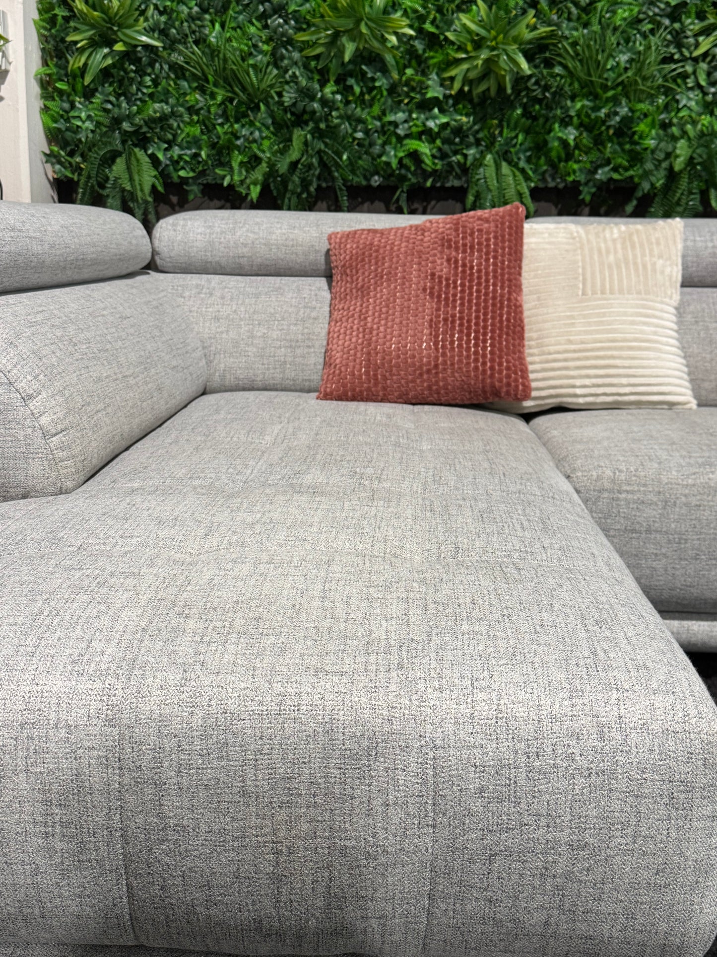 Ecksofa mit elektrischer Ausziehfunktion