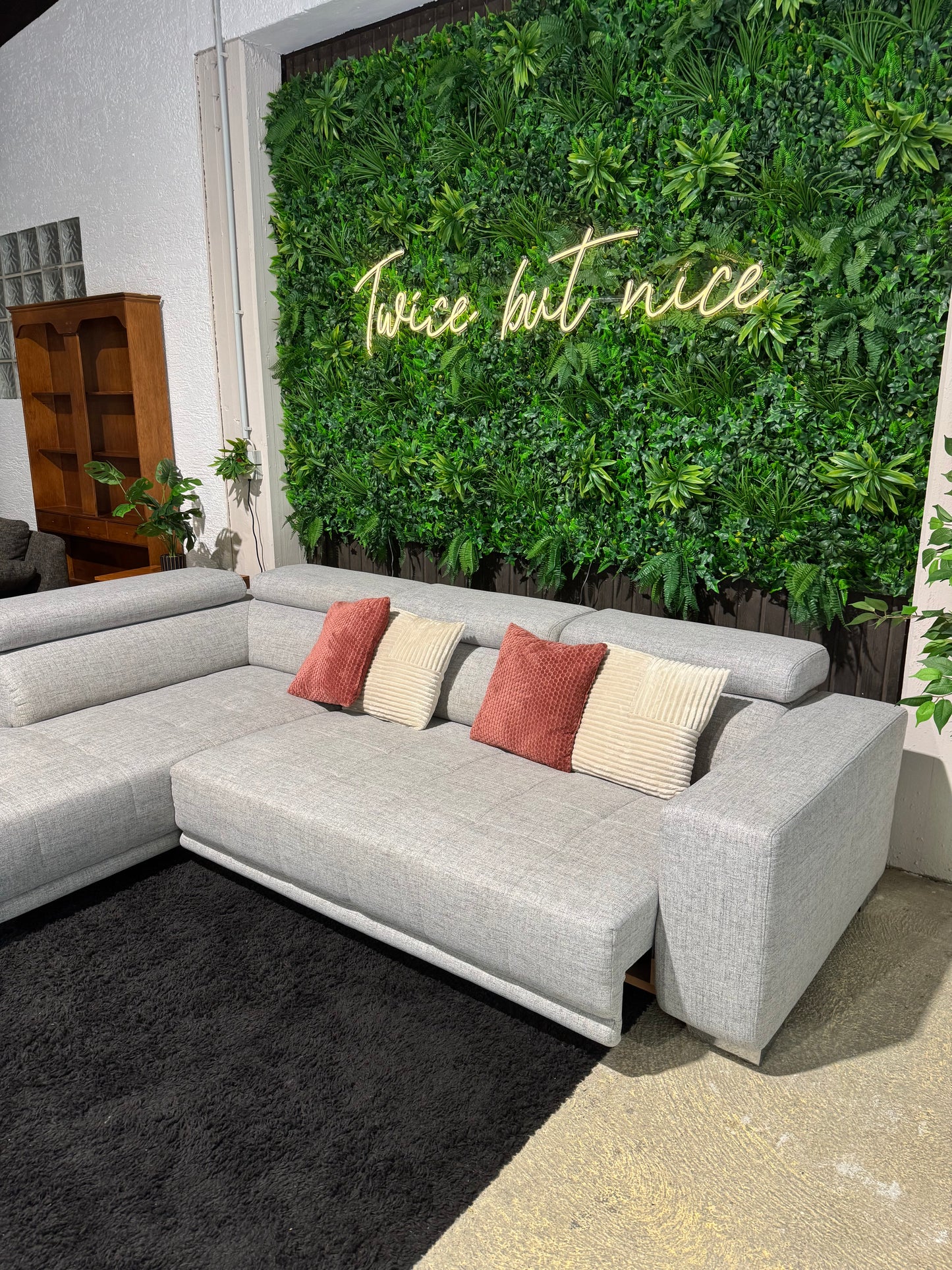 Ecksofa mit elektrischer Ausziehfunktion