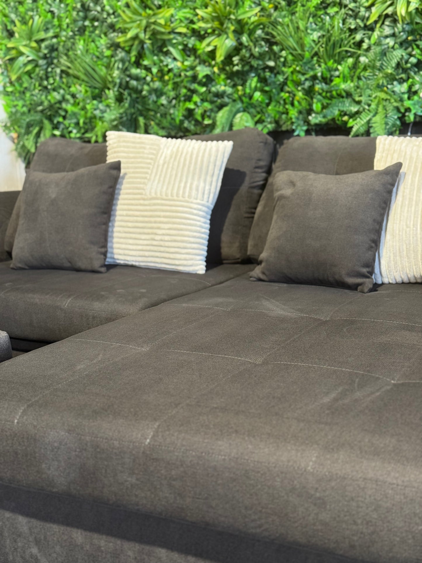 „Ti‘me your style“ Ecksofa mit Hocker