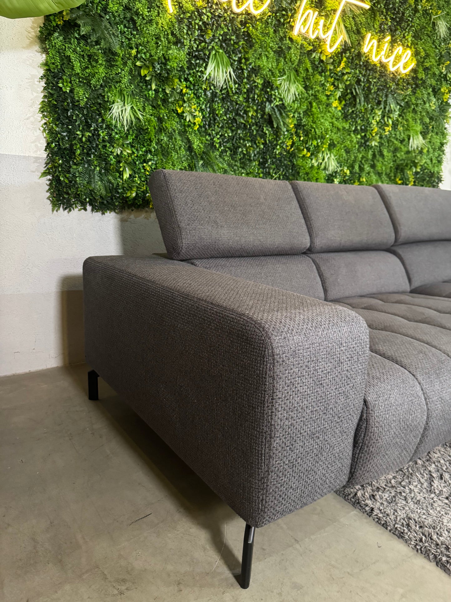 XXL Ecksofa mit verstellbaren Kopflehnen