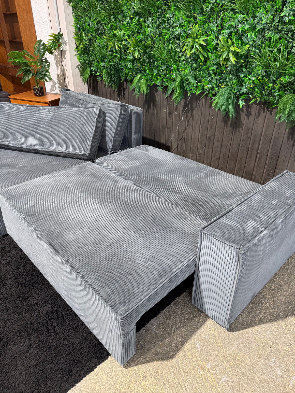 Cord Ecksofa mit Schlaffunktion (beidseitig montierbar)