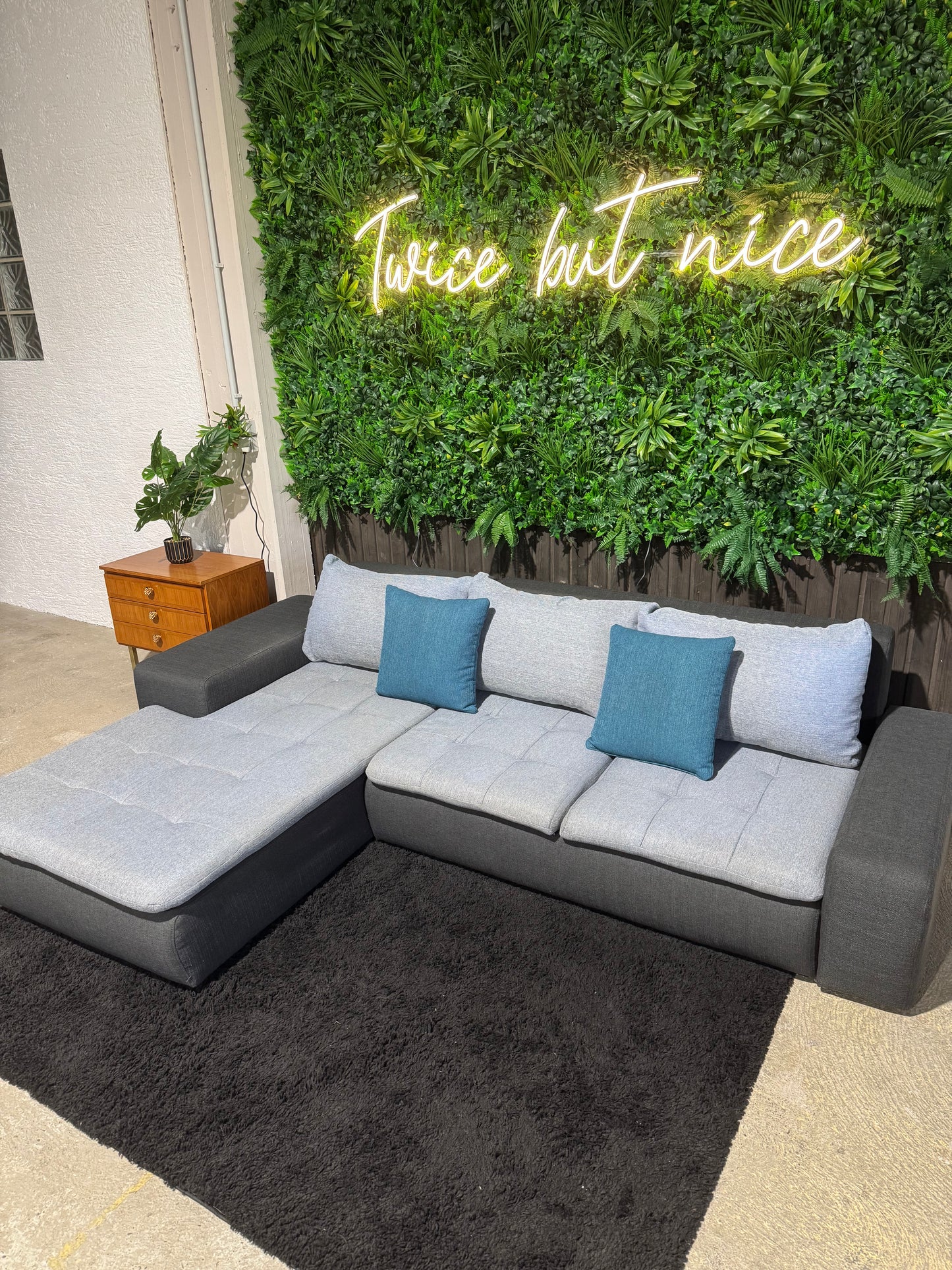 Ecksofa mit Schlaffunktion + 2 Hocker