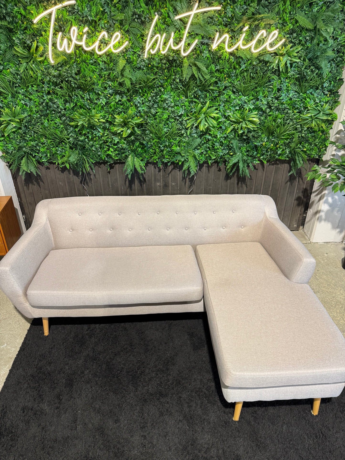 Hellgraues Ecksofa