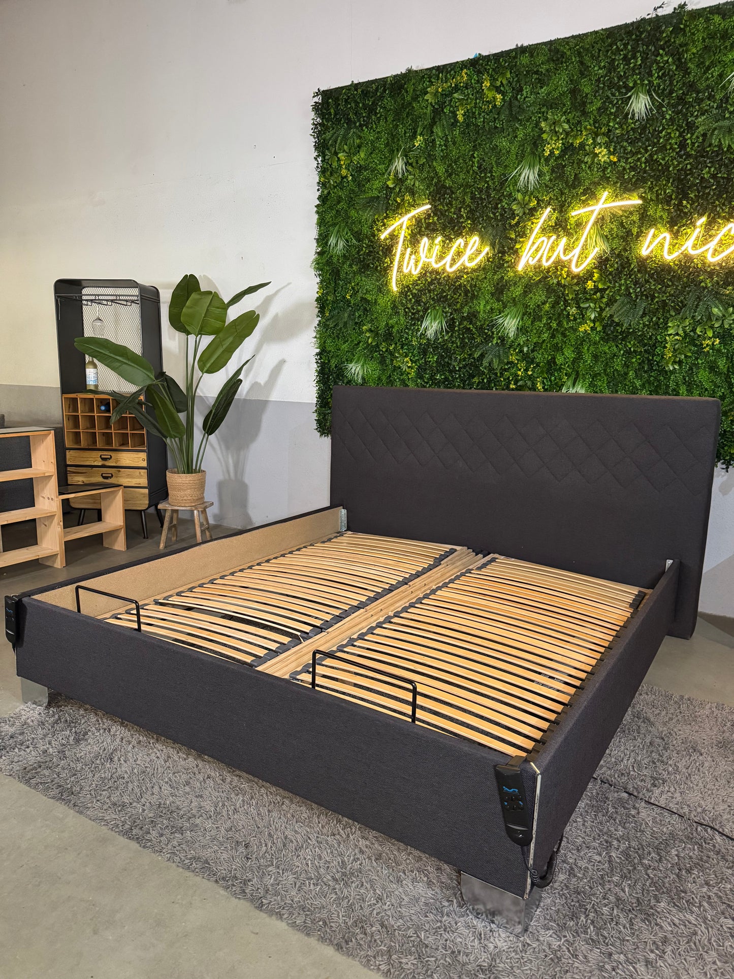 Boxspringbett(180x200cm) mit elektr. verstellbaren Lattenroste