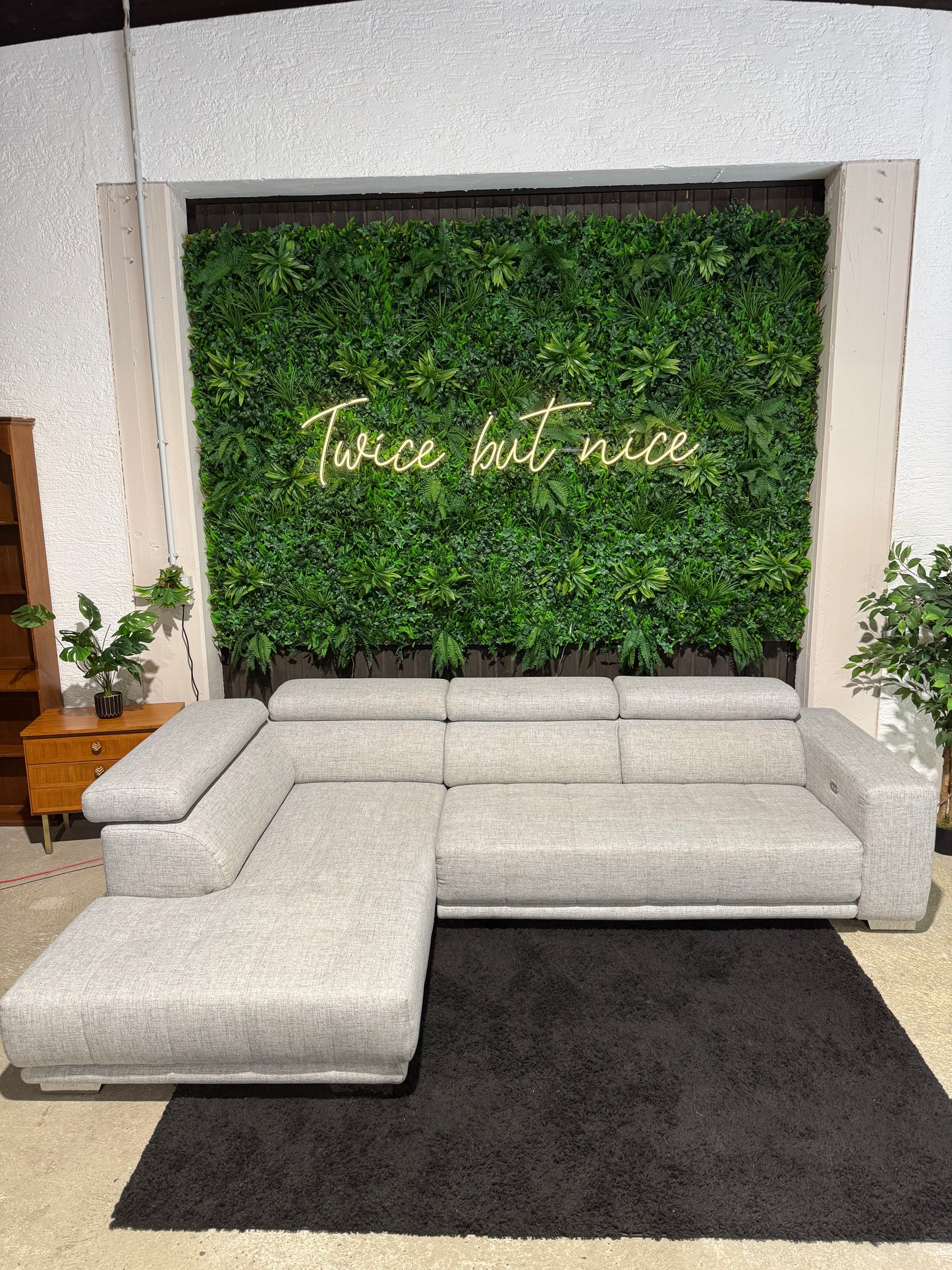 Ecksofa mit elektrischer Ausziehfunktion
