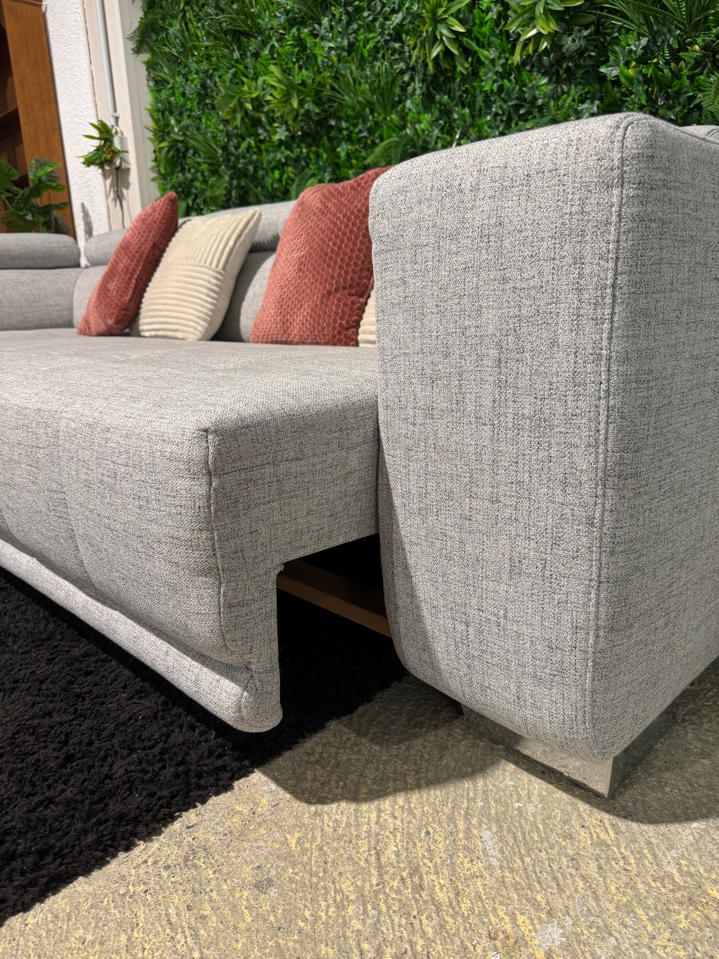 Ecksofa mit elektrischer Ausziehfunktion