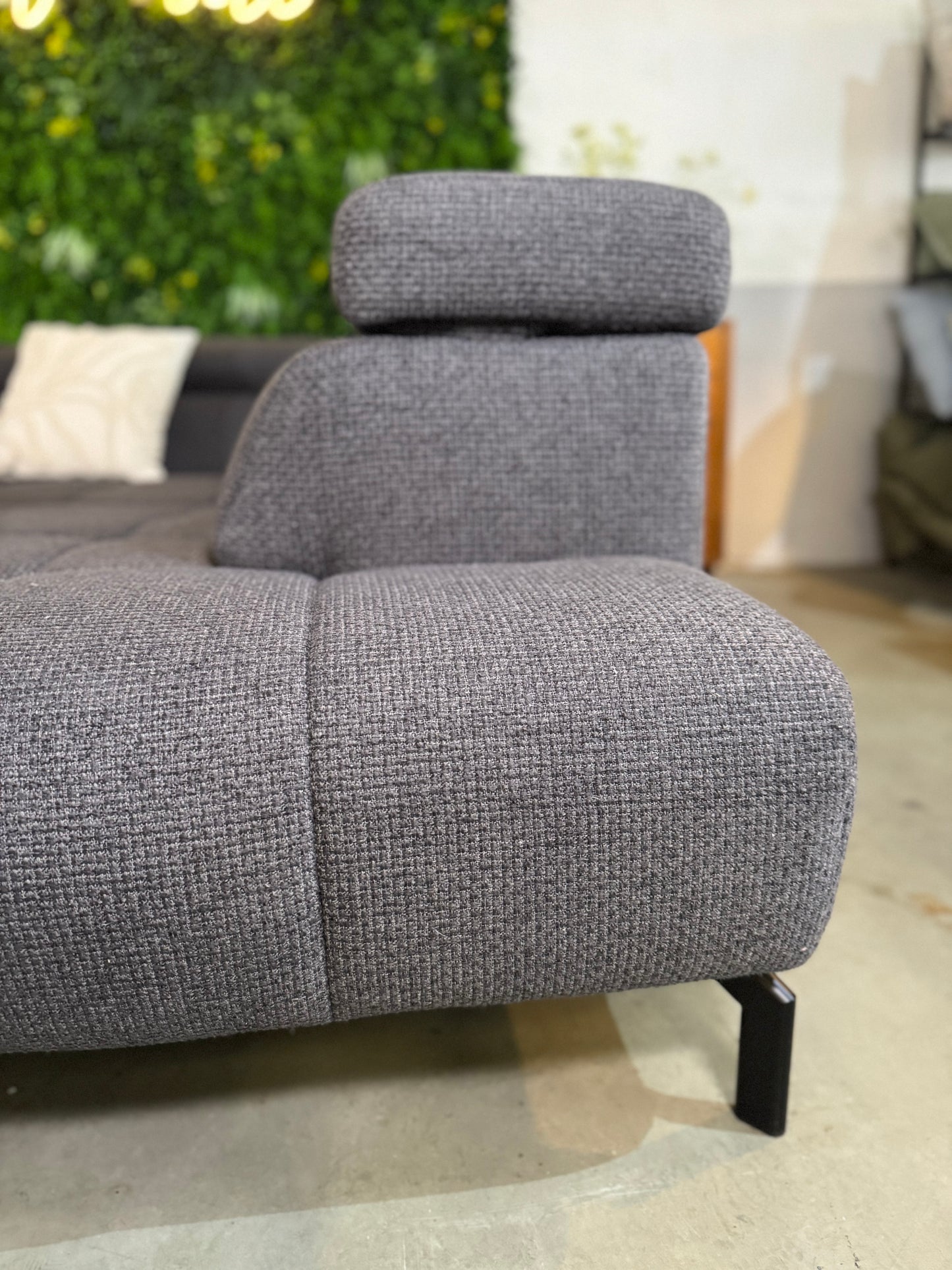 XXL Ecksofa mit verstellbaren Kopflehnen
