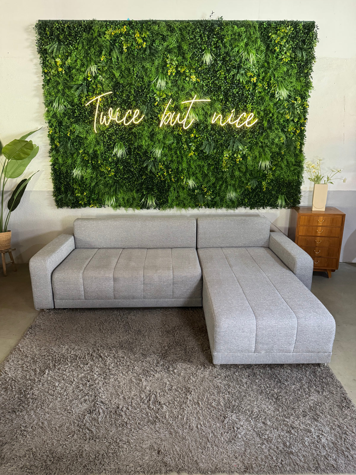 Modernes Ecksofa mit Schlaffunktion (beidseitig montierbar)