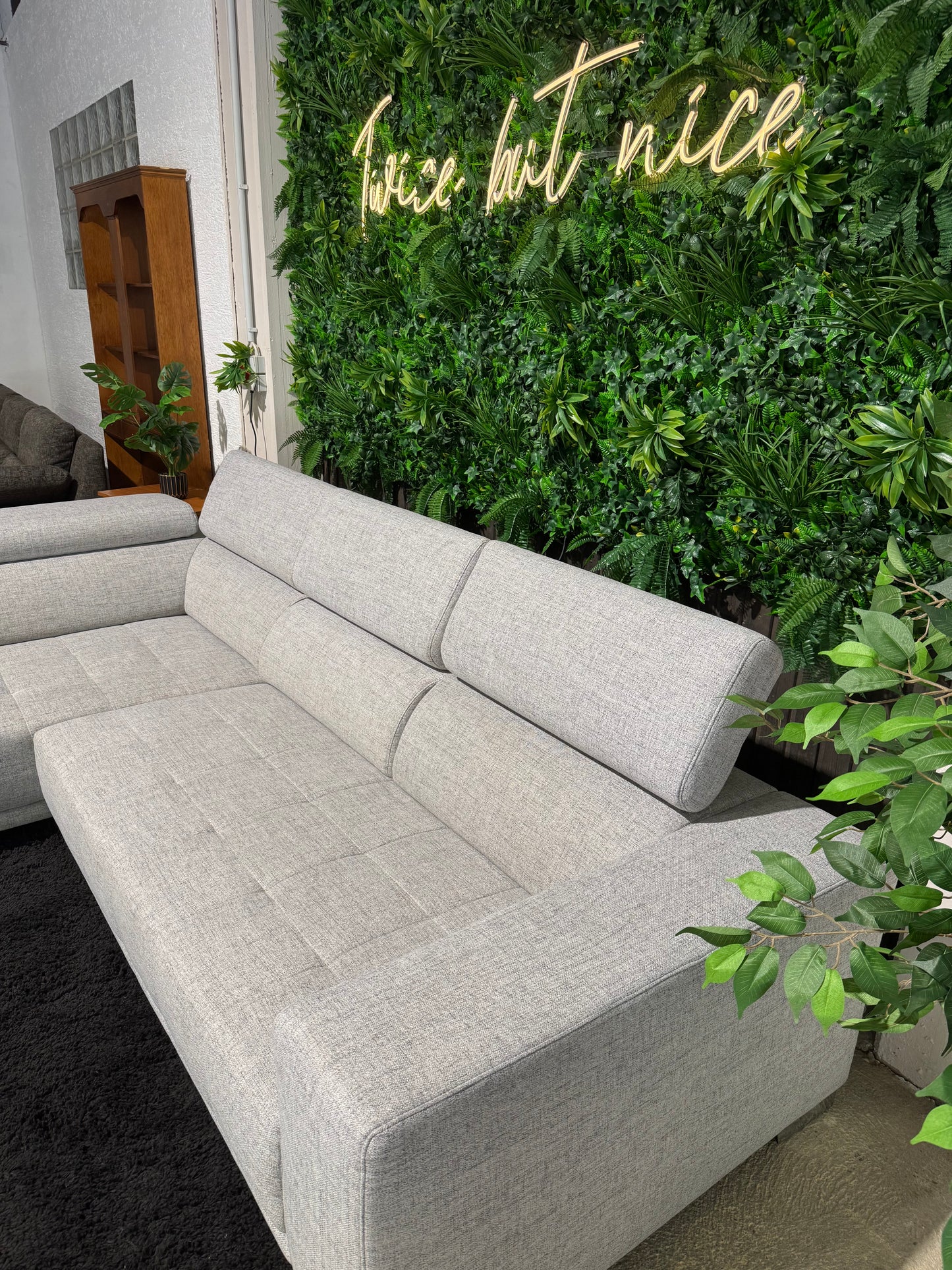 Ecksofa mit elektrischer Ausziehfunktion