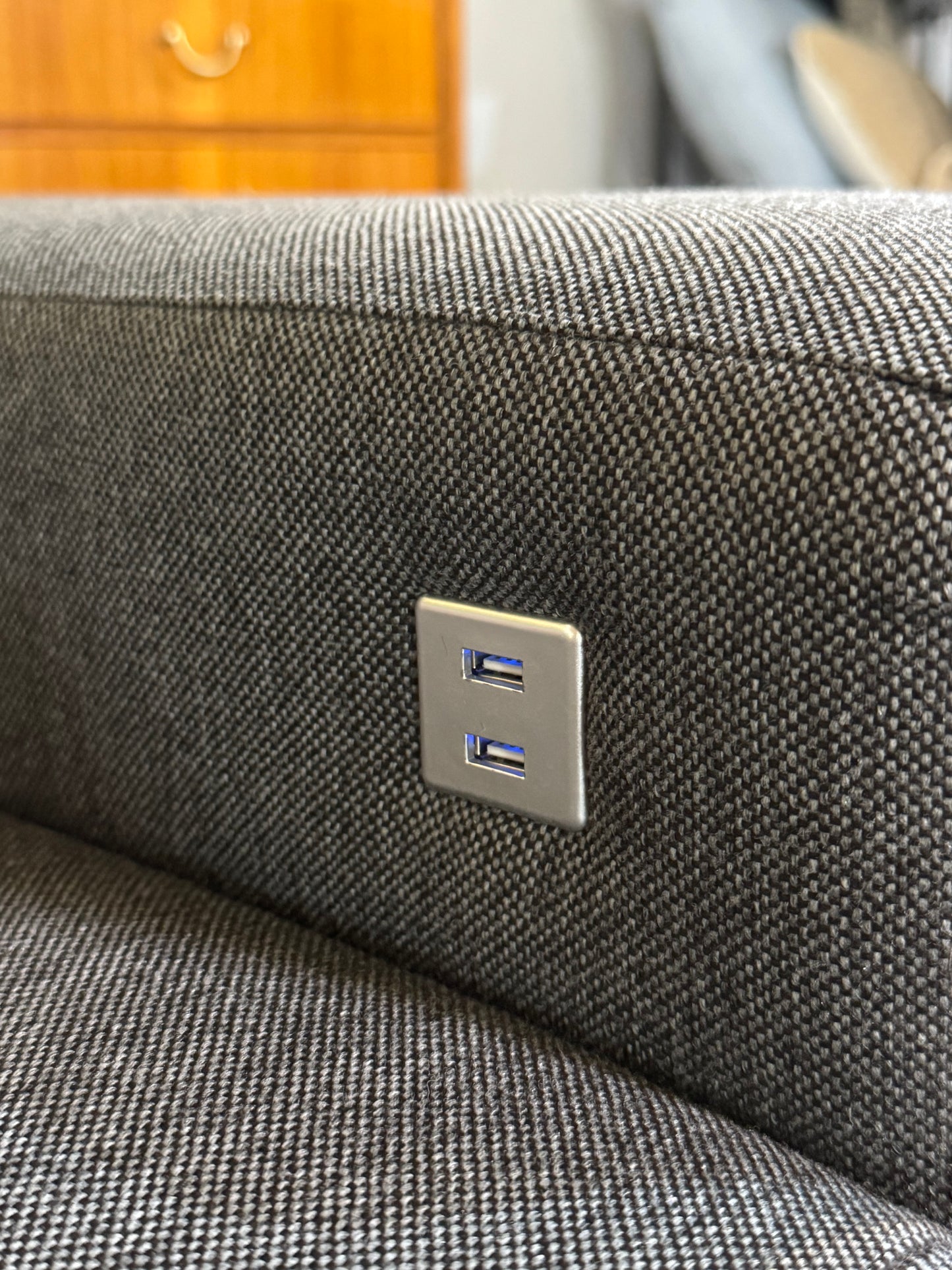 USB Ecksofa mit Hocker