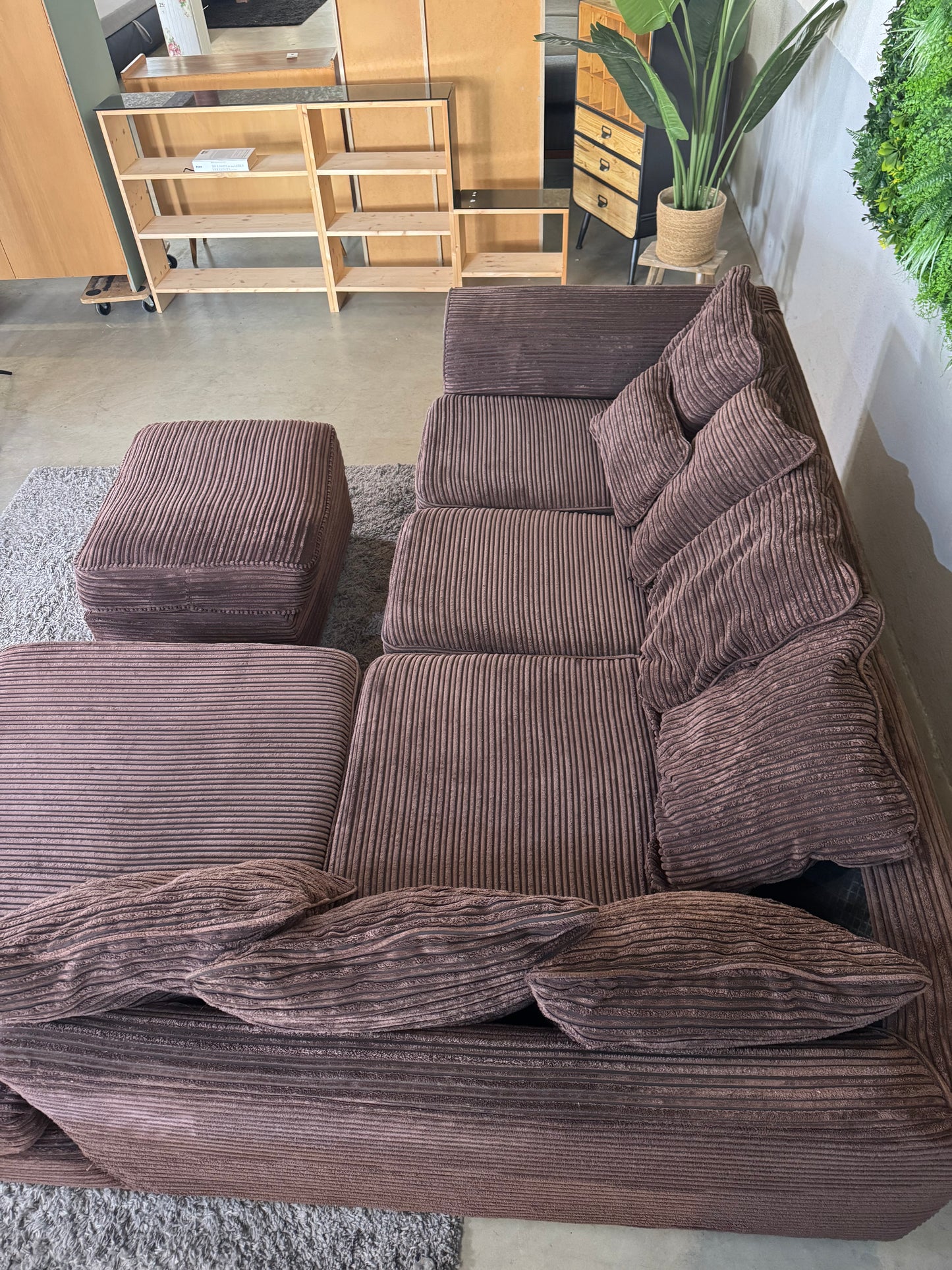 Cord Ecksofa mit Hocker