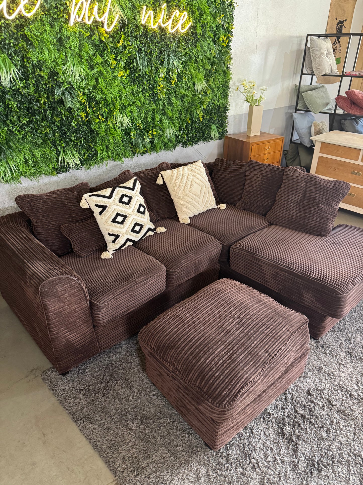 Cord Ecksofa mit Hocker