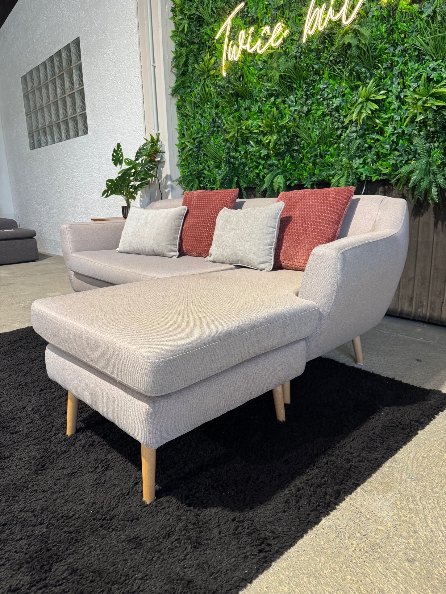 Hellgraues Ecksofa