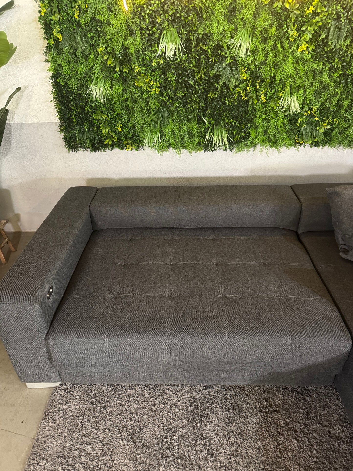 Ecksofa mit elektrischer Ausziehfunktion