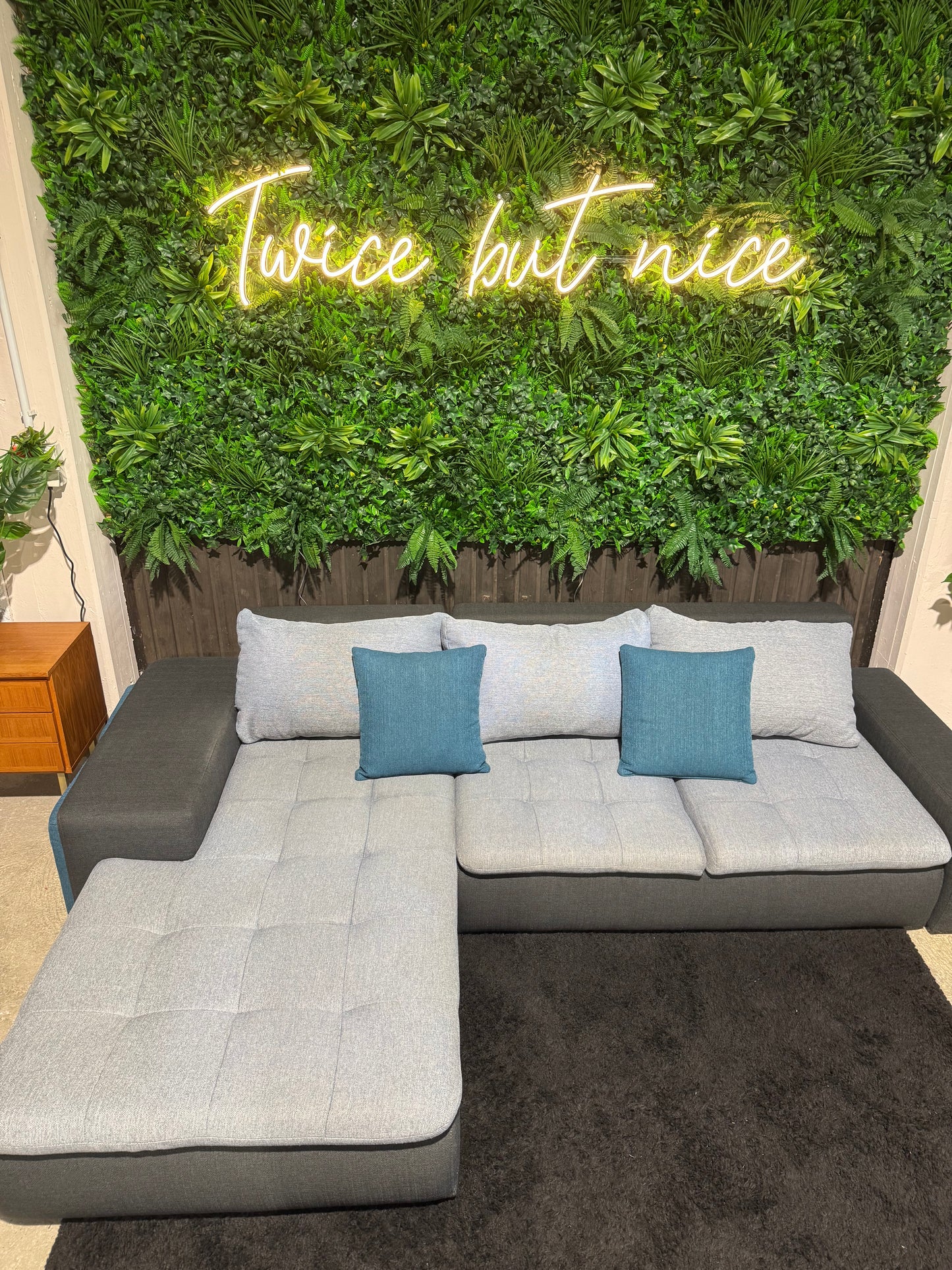 Ecksofa mit Schlaffunktion + 2 Hocker