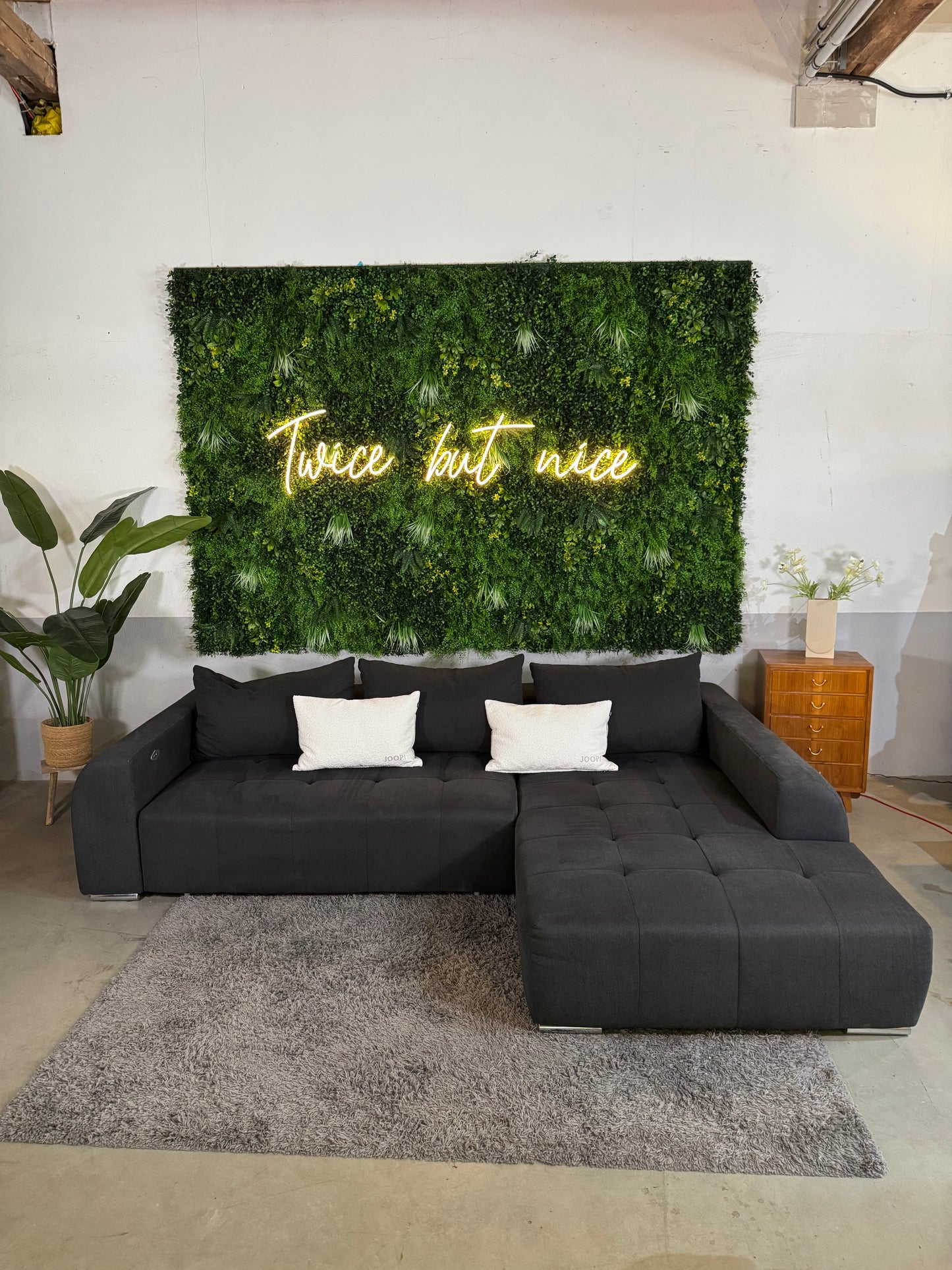 Ecksofa mit elektrischer Ausziehfunktion