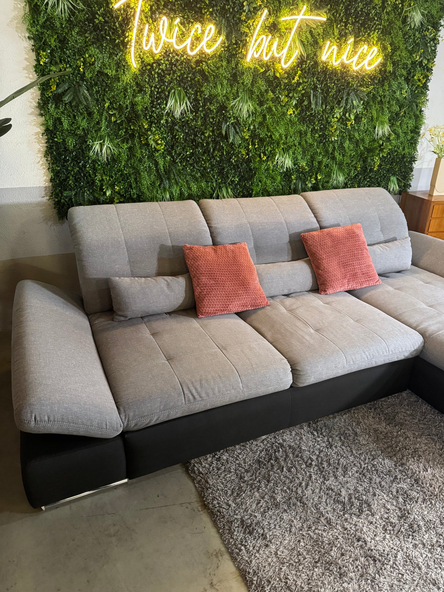 Ecksofa mit Schlaffunktion & verstellbaren Lehnen