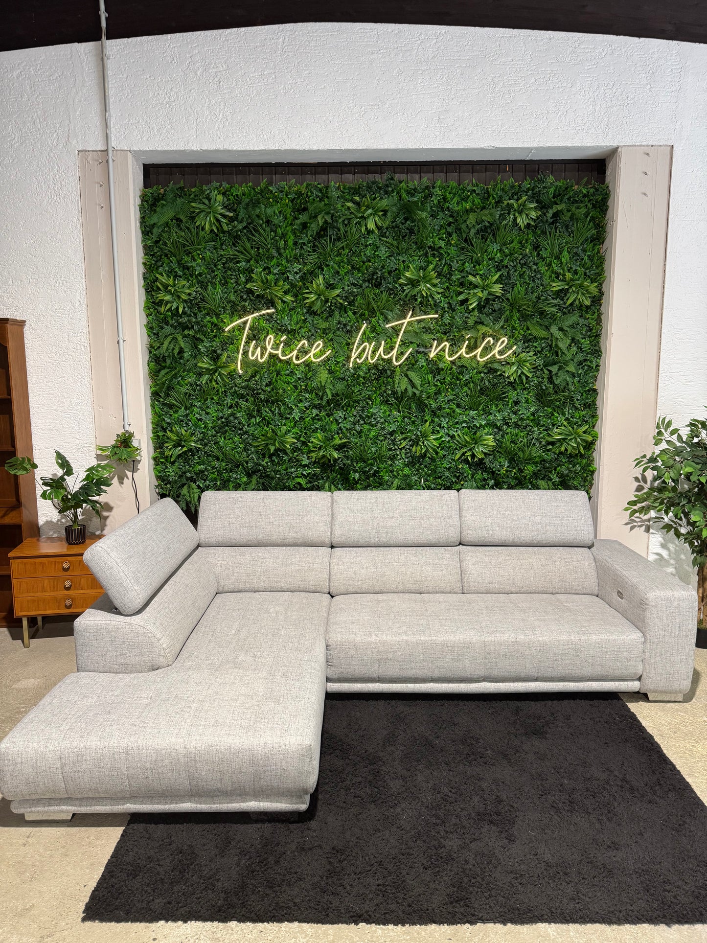 Ecksofa mit elektrischer Ausziehfunktion