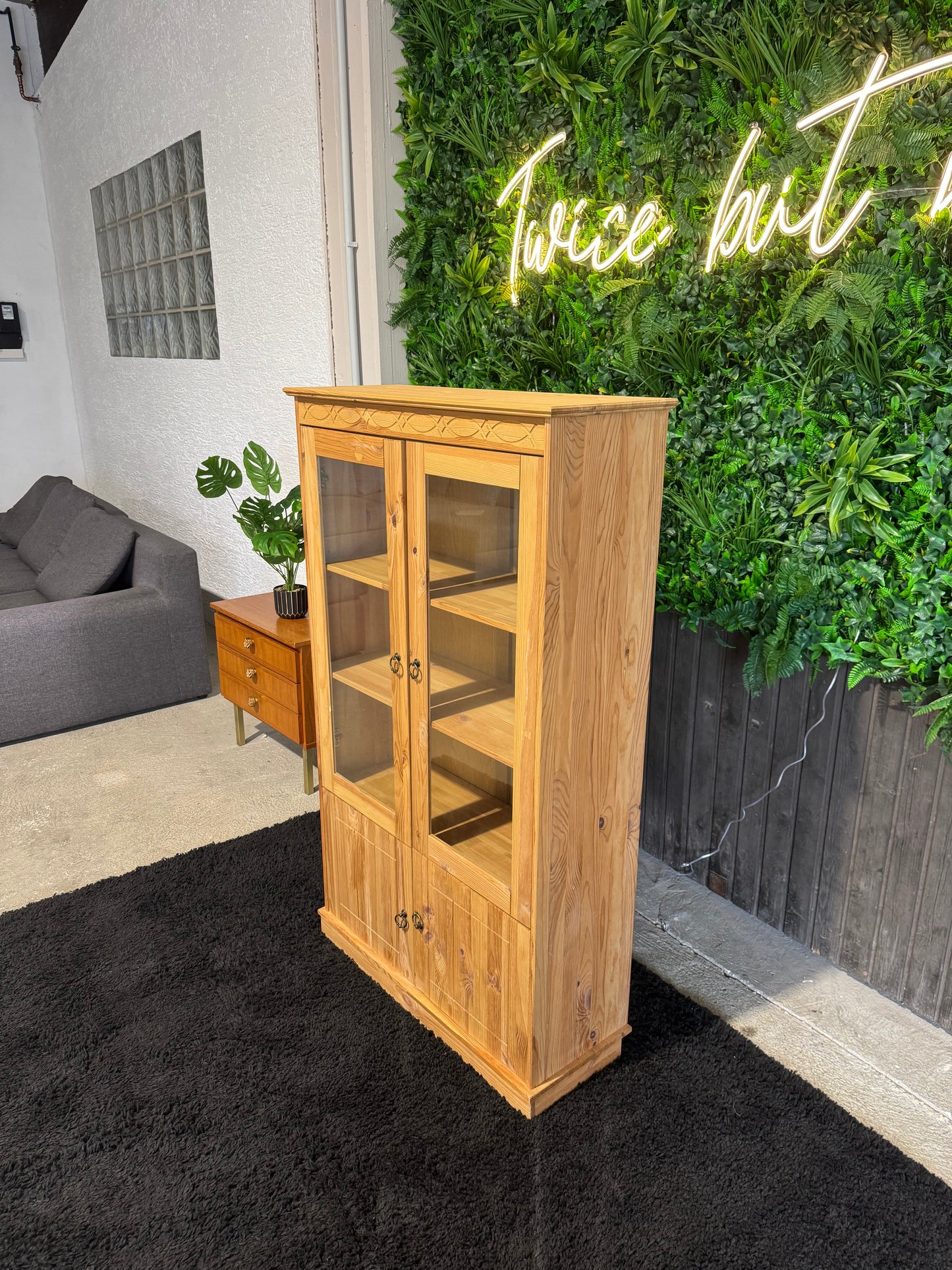 Massivholz/Kieferholz Vitrine geölt